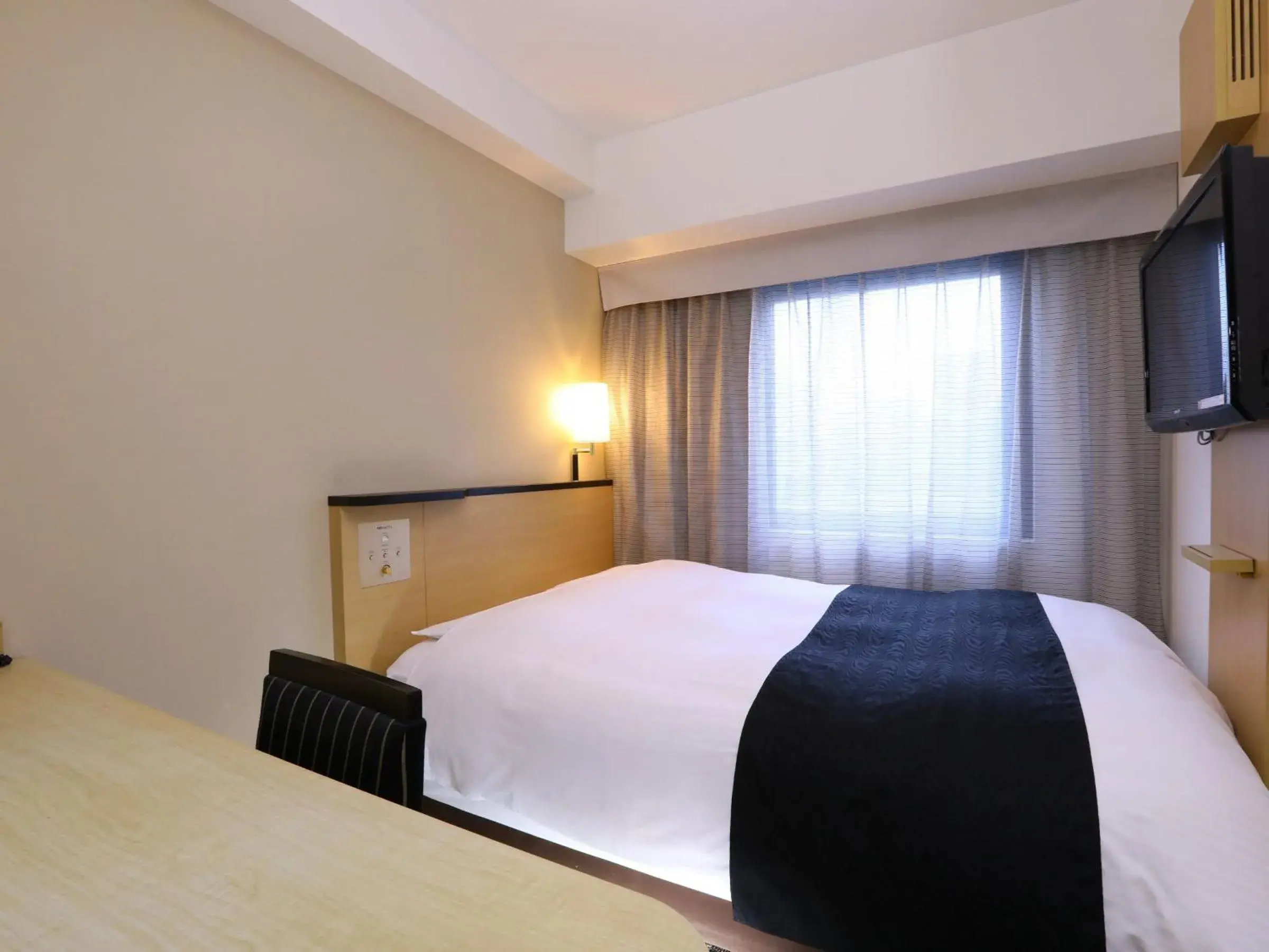 Photo of the whole room, Bed in Apa Hotel Ikebukuro-Eki-Kitaguchi