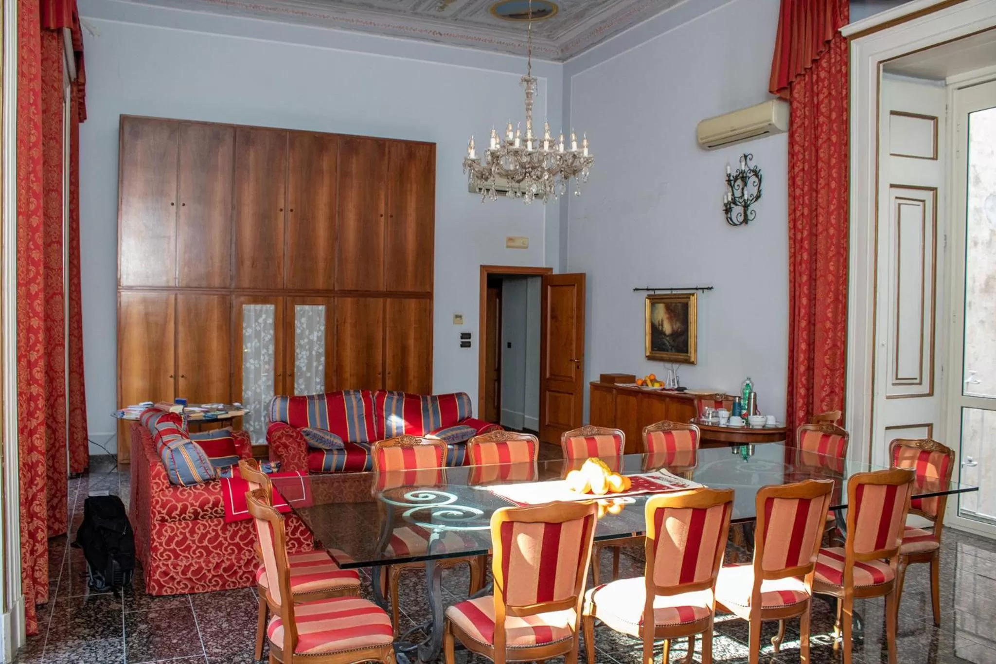 Living room in Le Stanze Del Vicerè Boutique Hotel