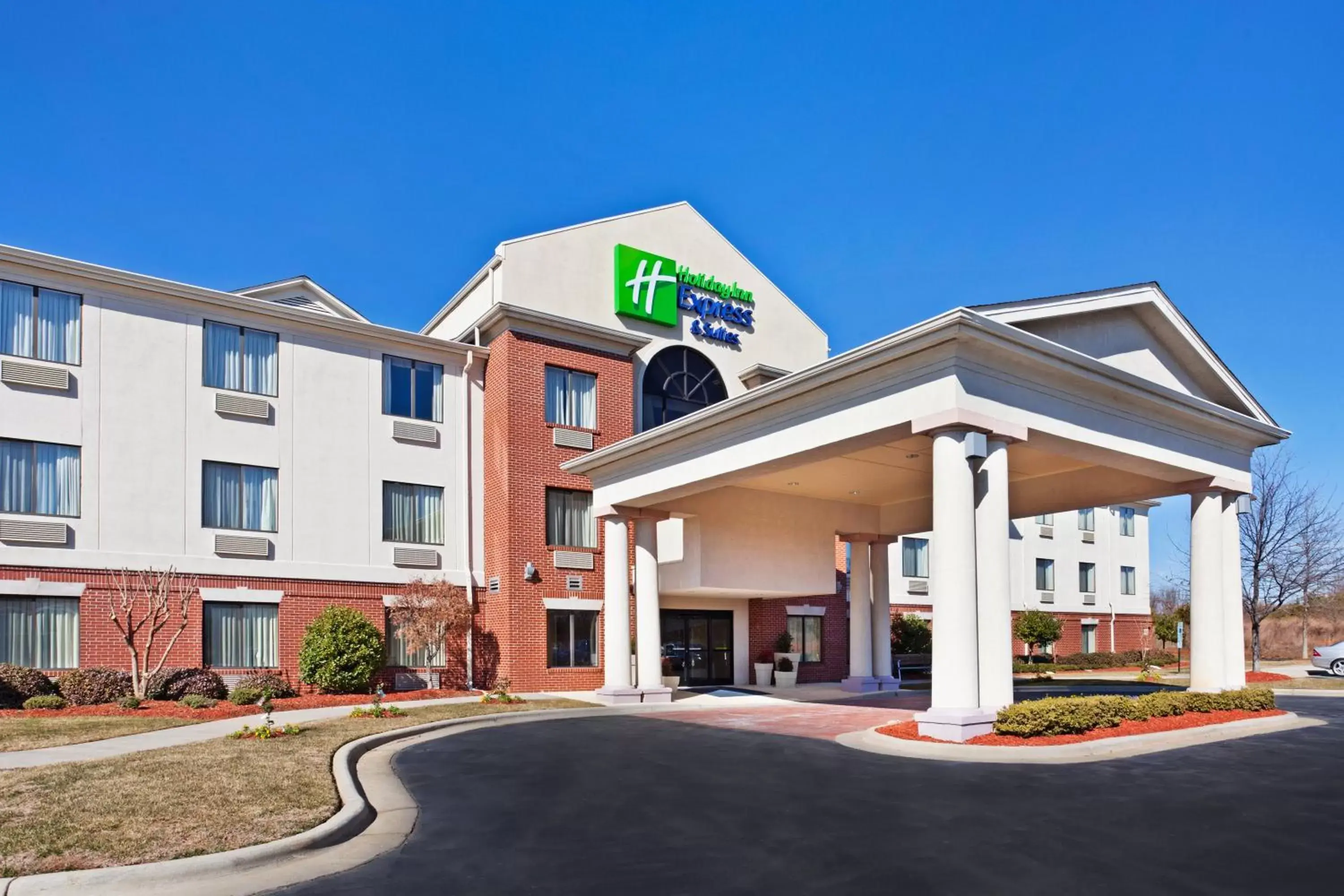 Property Building in Holiday Inn Express & Suites Reidsville, an IHG Hotel