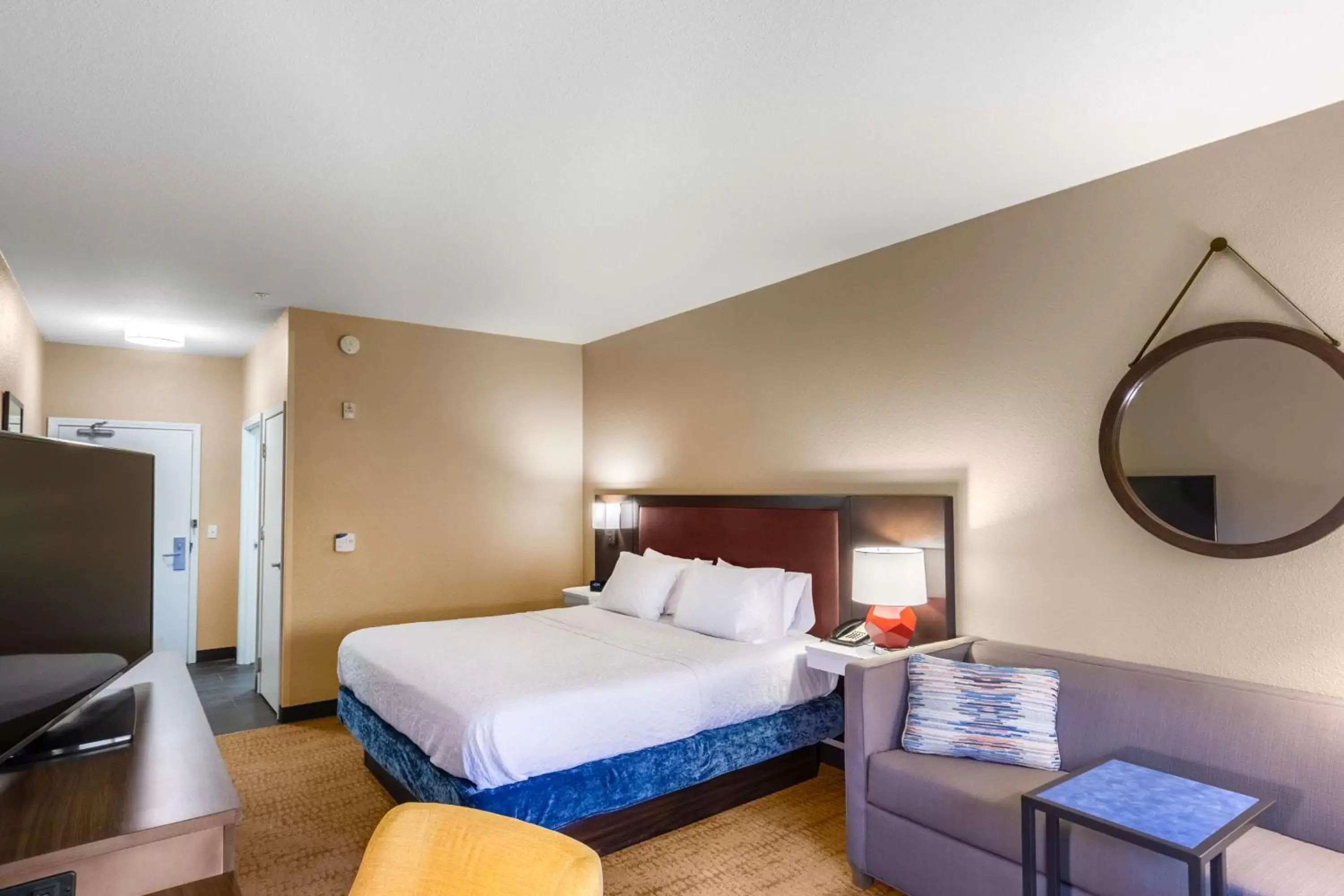 Bedroom, Bed in Hampton Inn Laramie