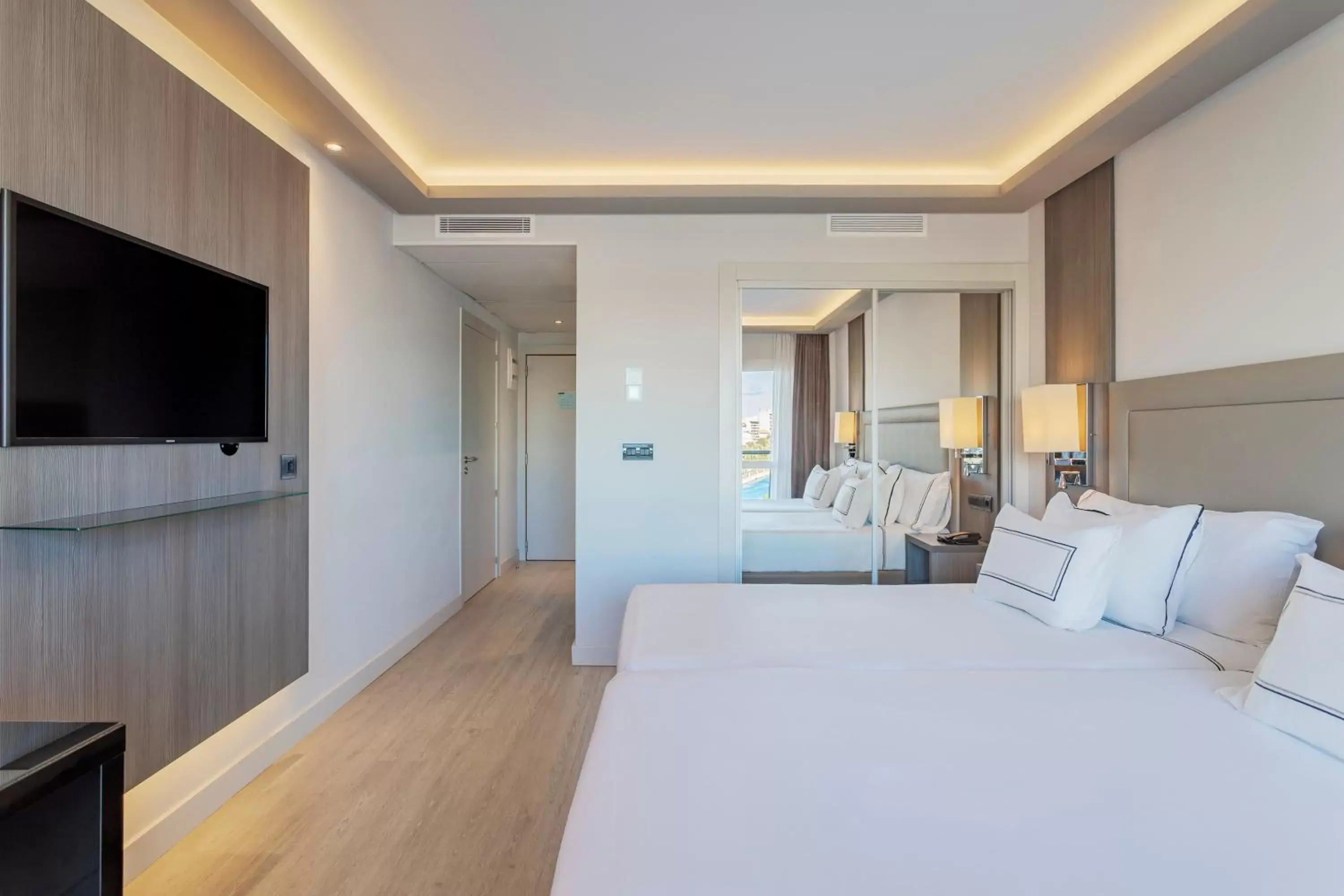 Photo of the whole room, TV/Entertainment Center in Melia Alicante