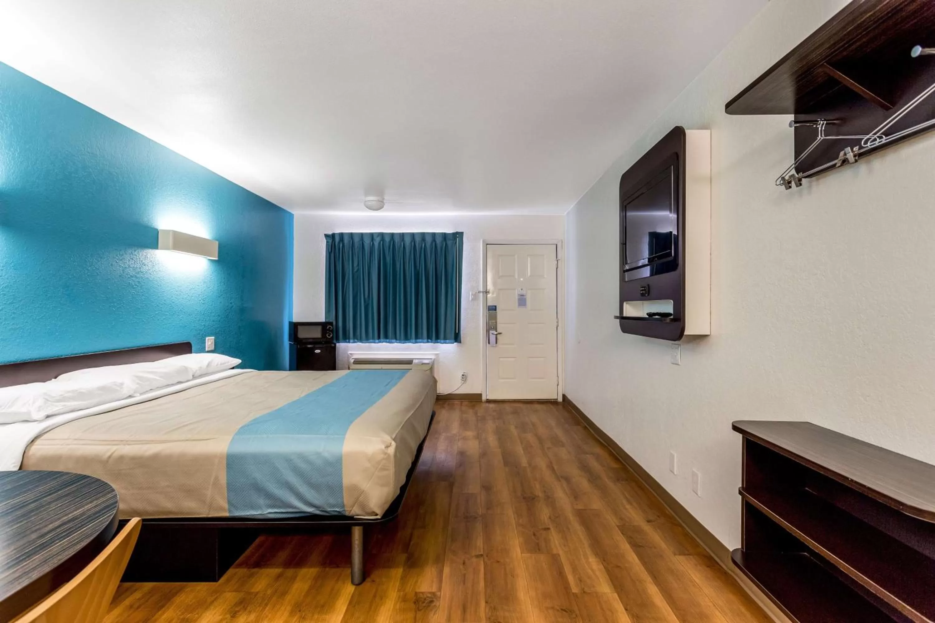 Photo of the whole room, Bed in Motel 6-Bryan, TX - College Station