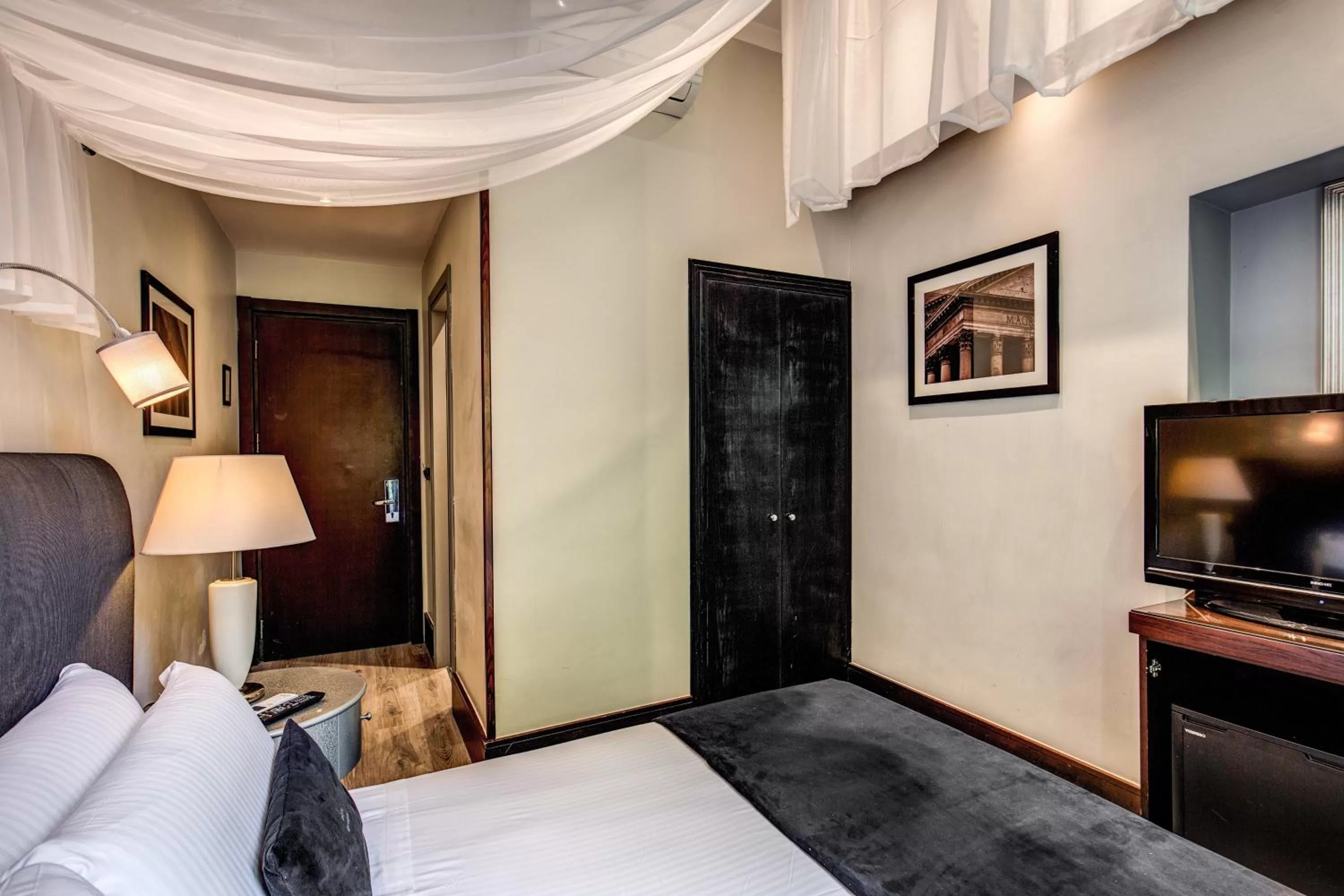 Photo of the whole room, Bed in Hotel Giuggioli