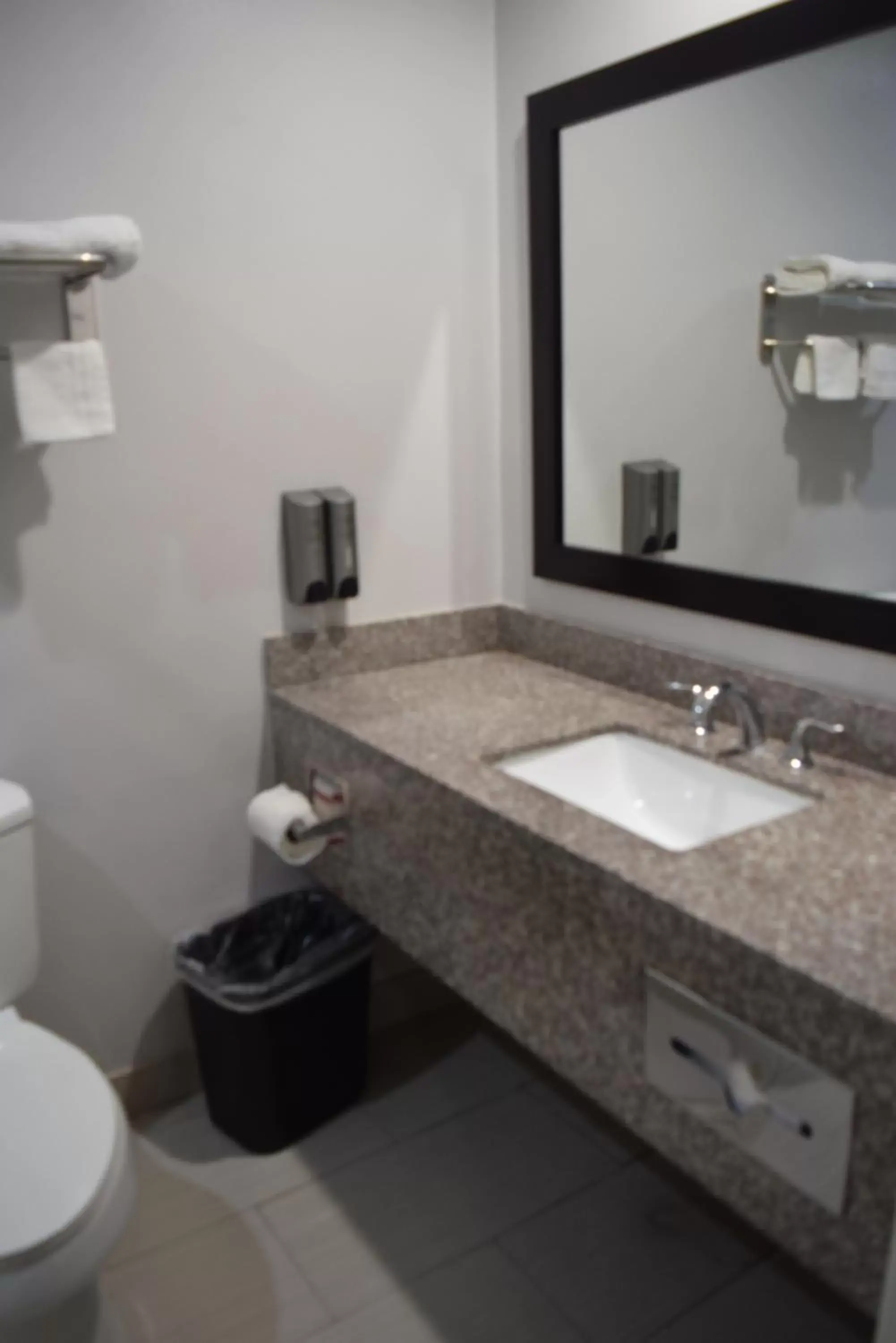 Bathroom in Deluxe Inn Hawthorne/ LAX
