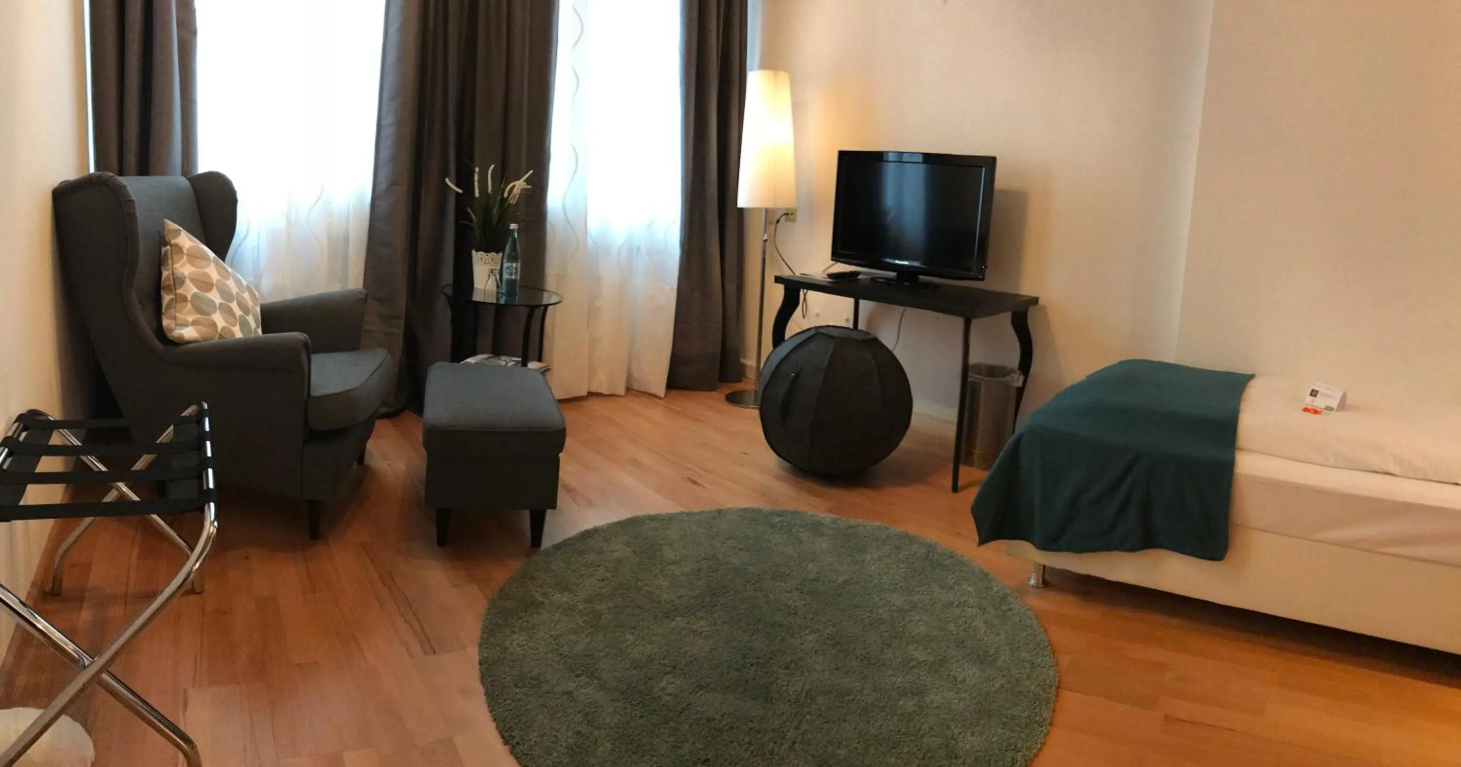 Photo of the whole room, Bed in Flair Hotel Vier Jahreszeiten