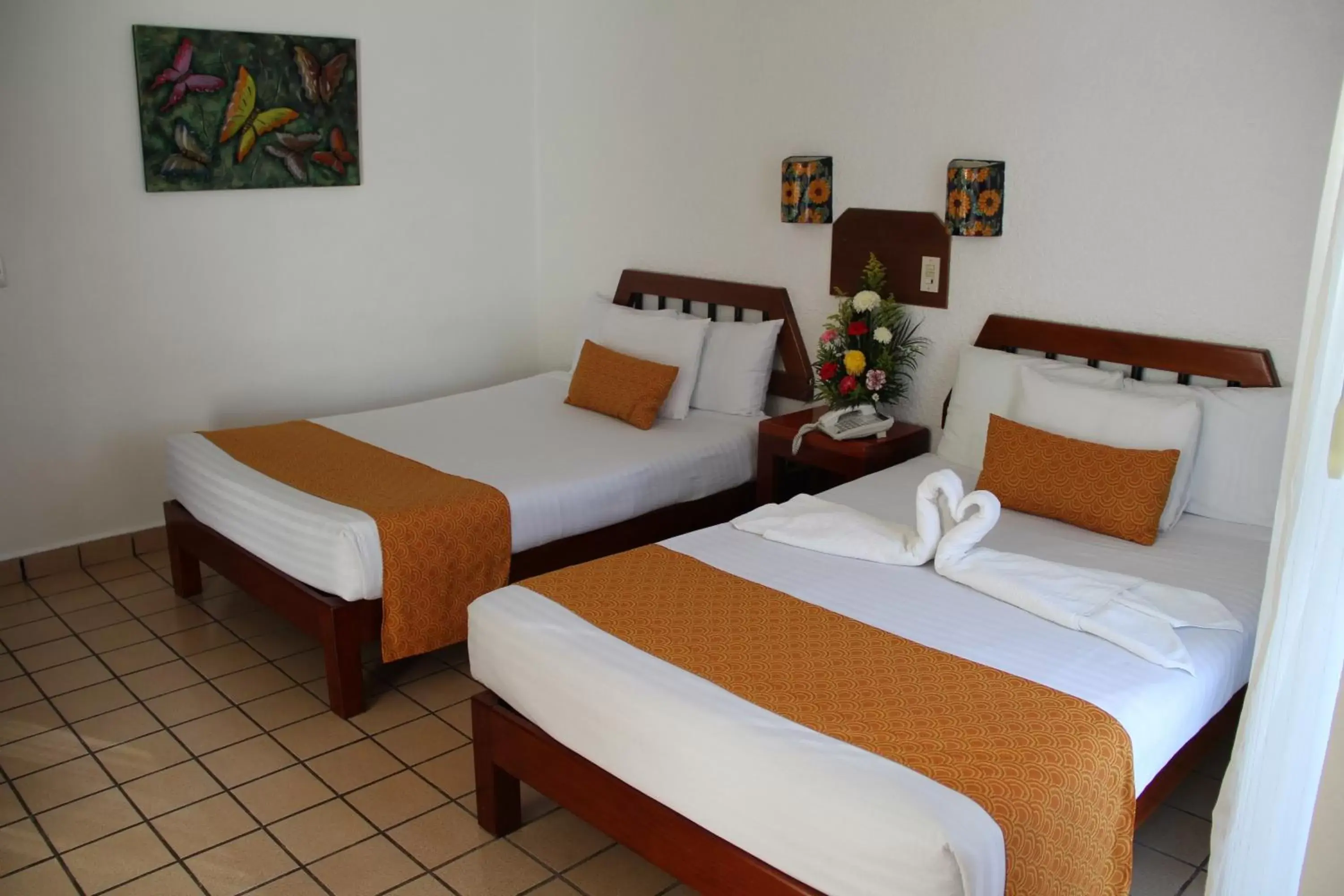 Photo of the whole room, Bed in Hotel Maya Palenque