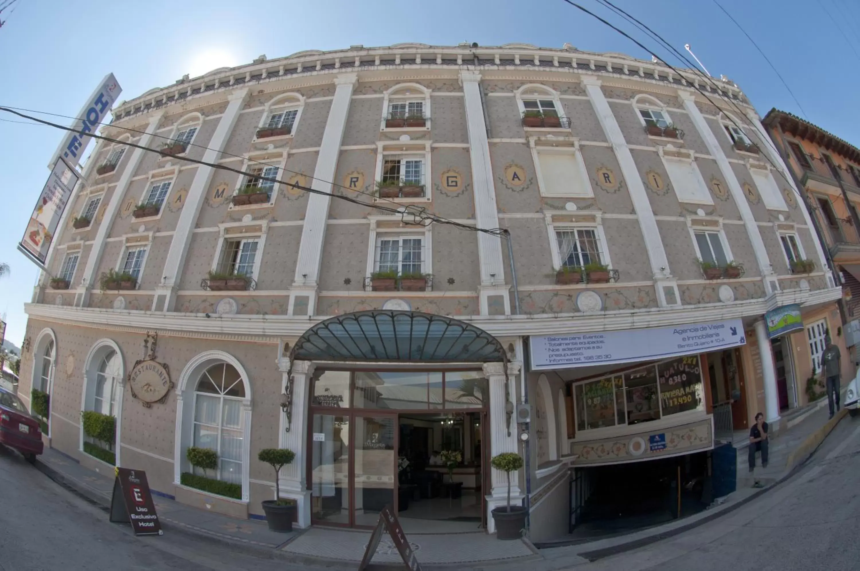 Facade/entrance, Property Building in Villa Las Margaritas Caxa