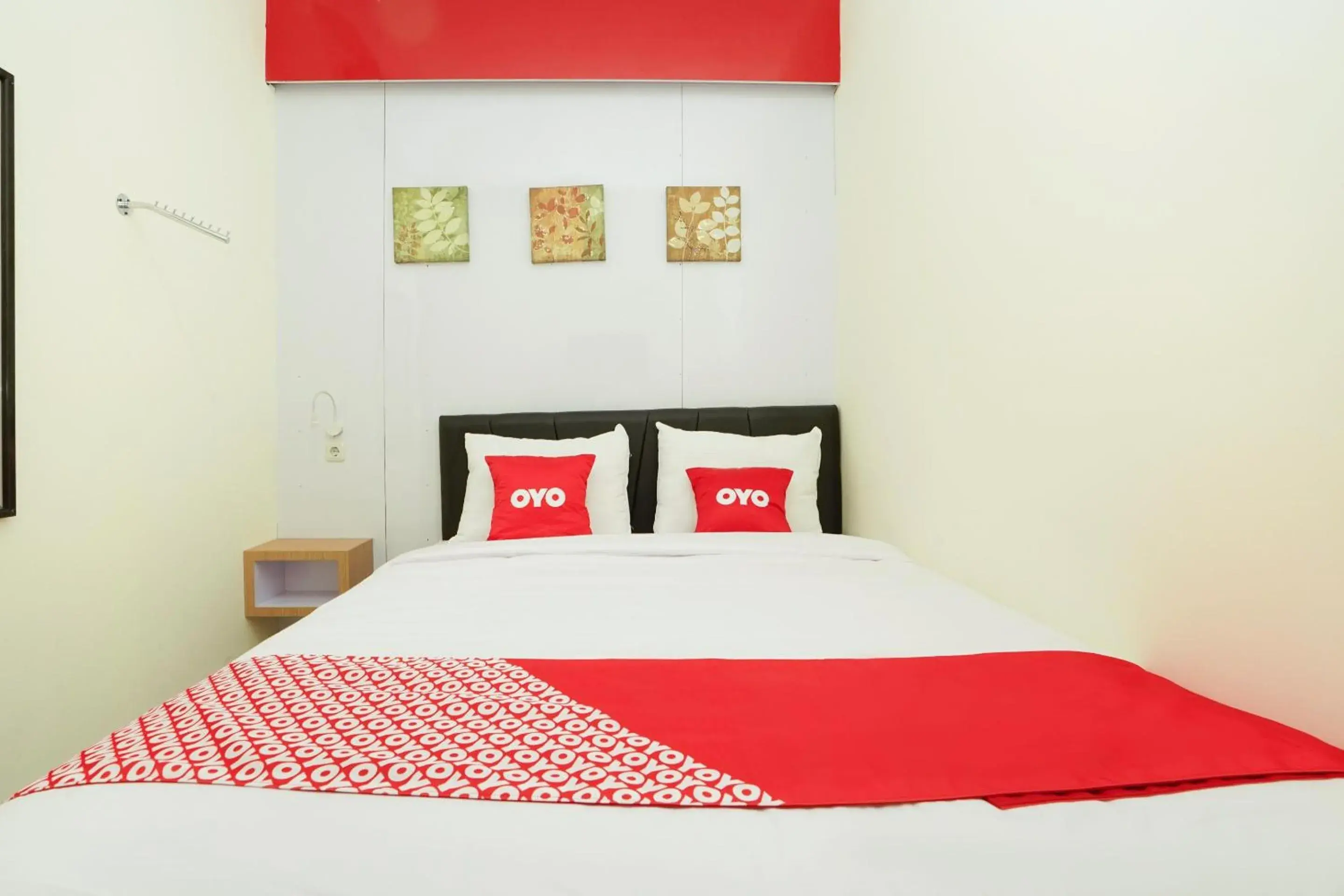 Bedroom, Bed in SUPER OYO Flagship 3688 Pot Art