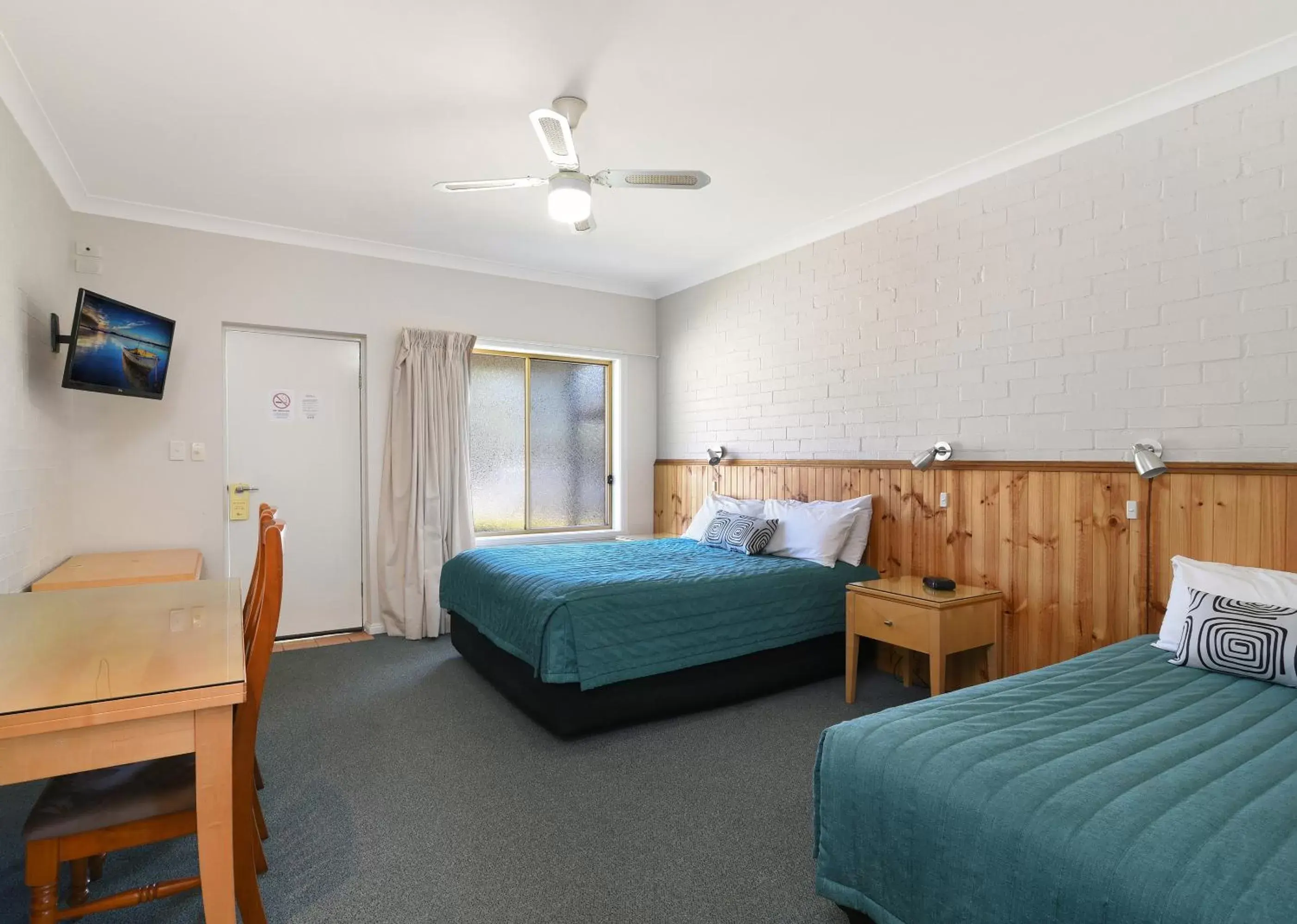 Photo of the whole room, Room Photo in Catalina Motel Lake Macquarie