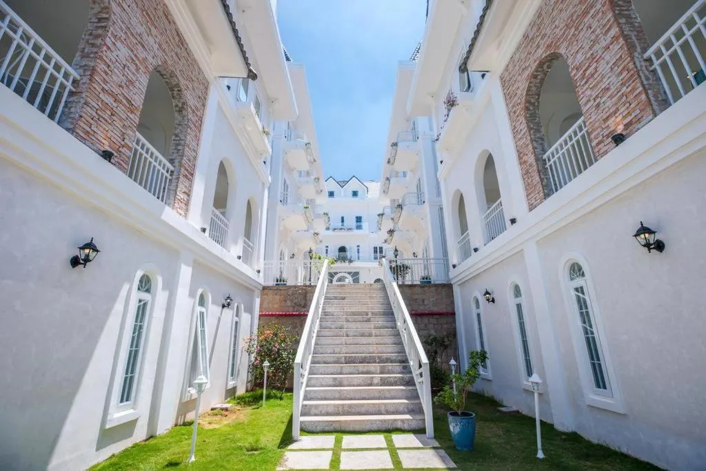 Property building in Dalat De Charme Village