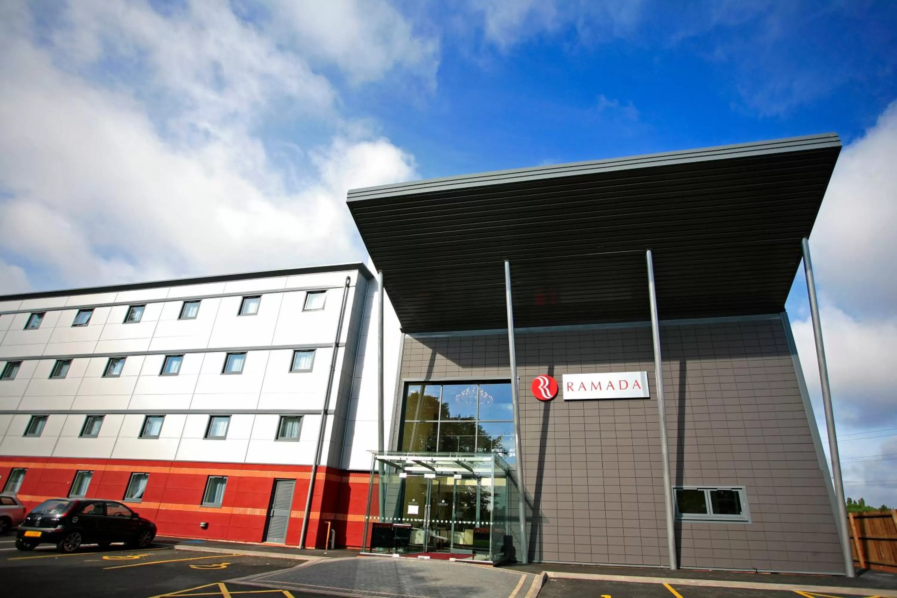 Facade/entrance in Ramada Birmingham Oldbury M5 J2