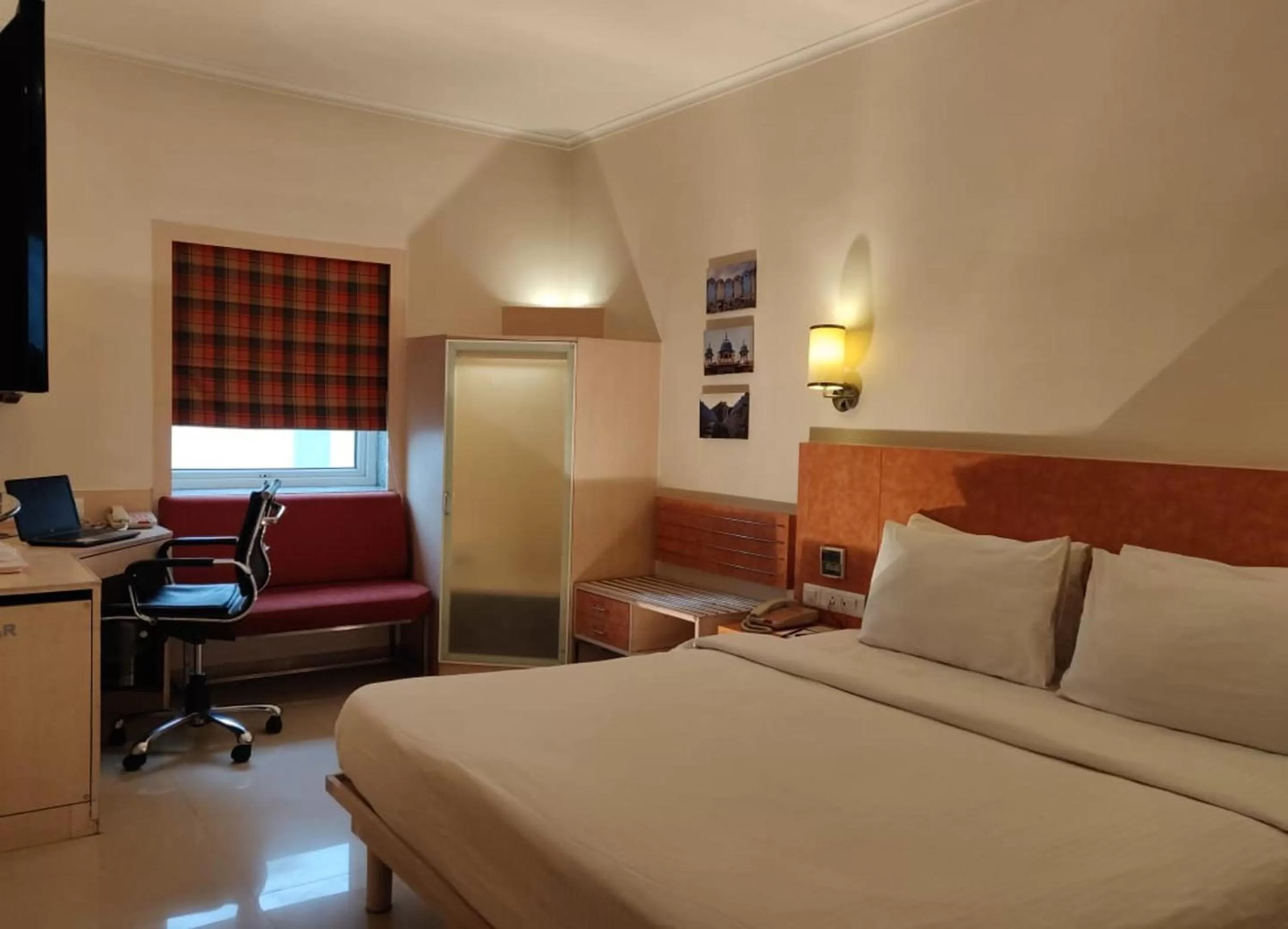 Bedroom, Bed in Nirwana Hometel Jaipur- A Sarovar Hotel