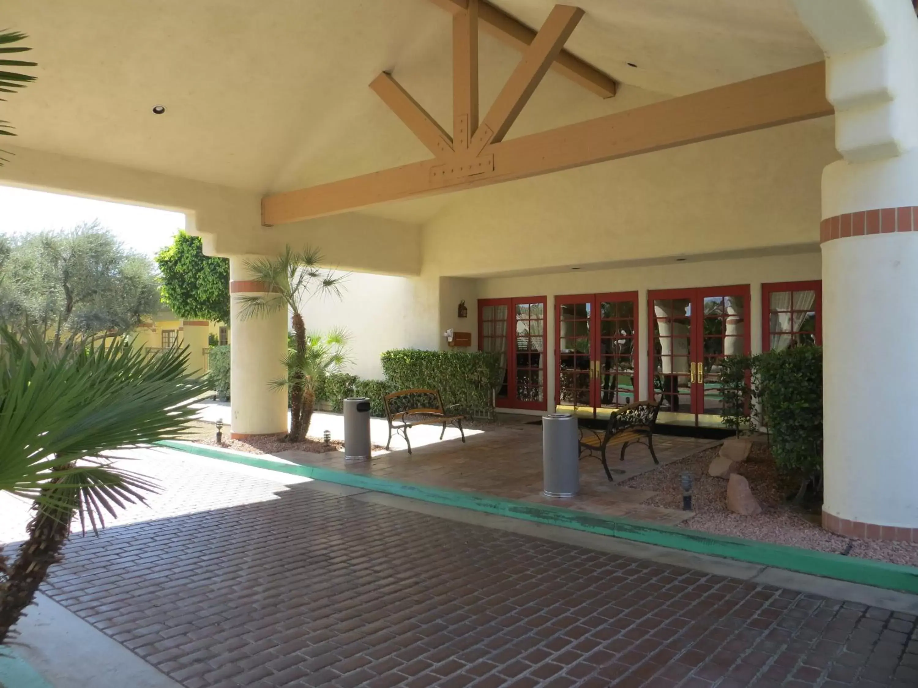 Facade/entrance in Desert Breezes Resort