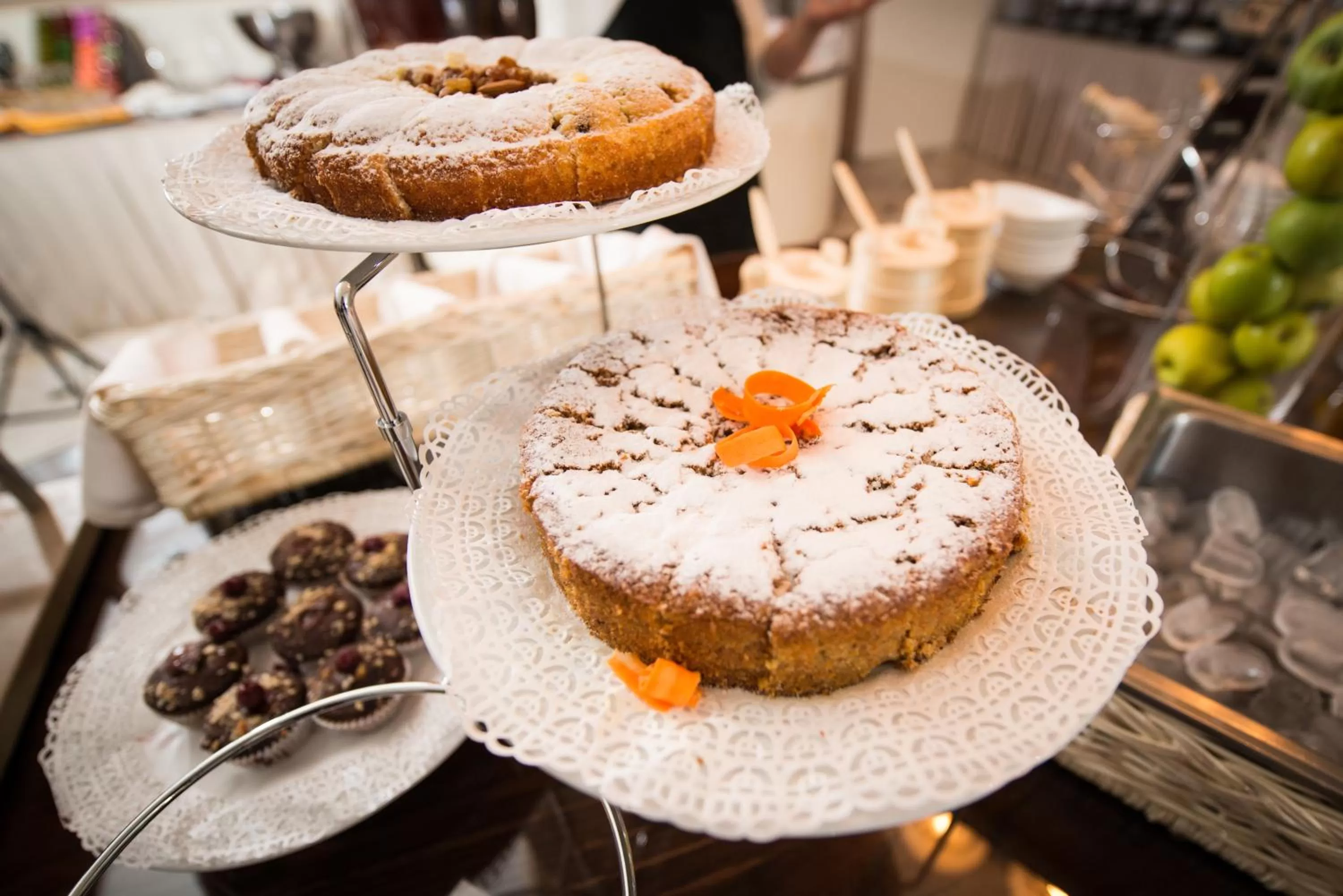 Restaurant/places to eat in Hotel Phoenix