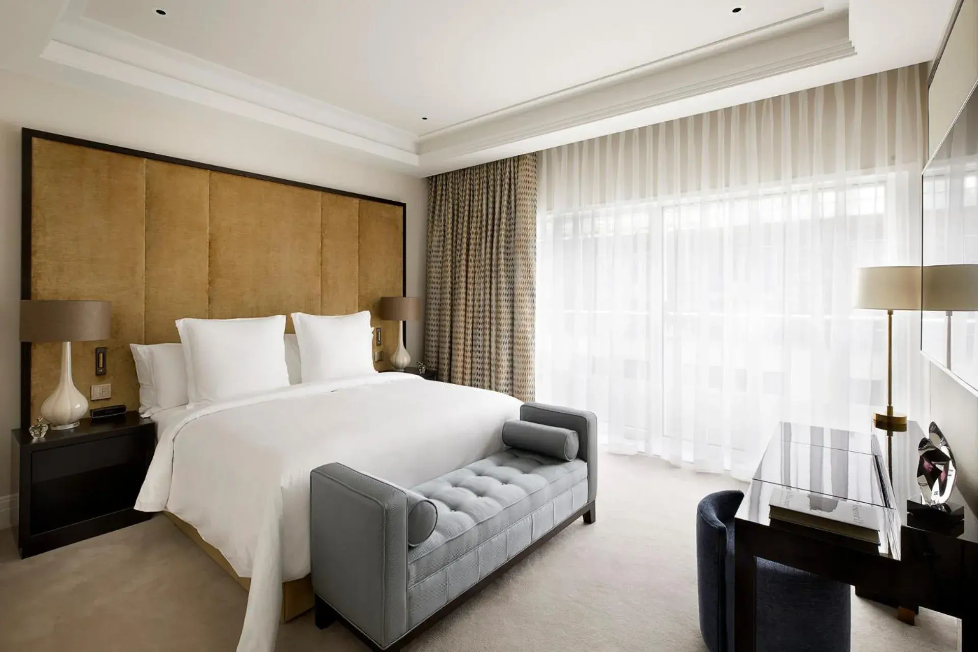 Bedroom in Four Seasons Hotel London at Ten Trinity Square