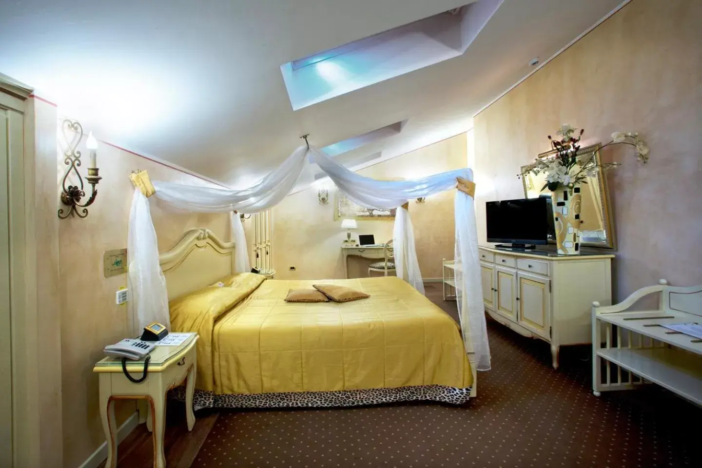 Bed in Vip's Motel Luxury Accommodation & Spa Bed in Vip's Motel Luxury Accommodation & Spa