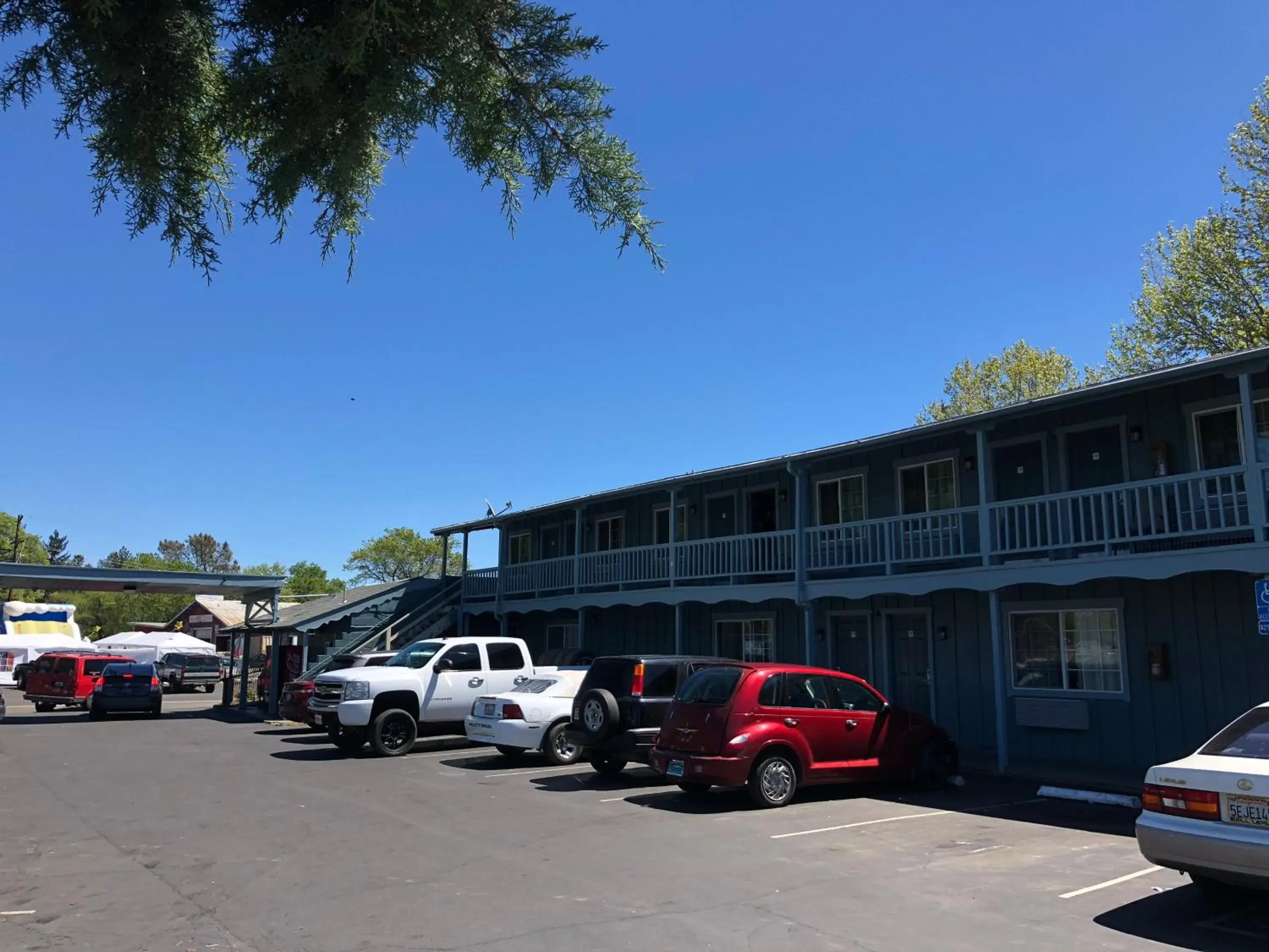 Property Building in Lamplighter Motel Clearlake