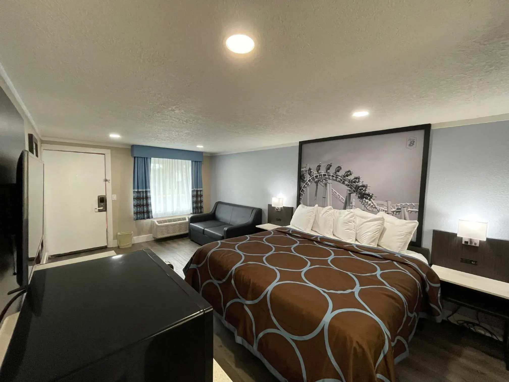 Bed in Super 8 by Wyndham Kissimmee-Orlando