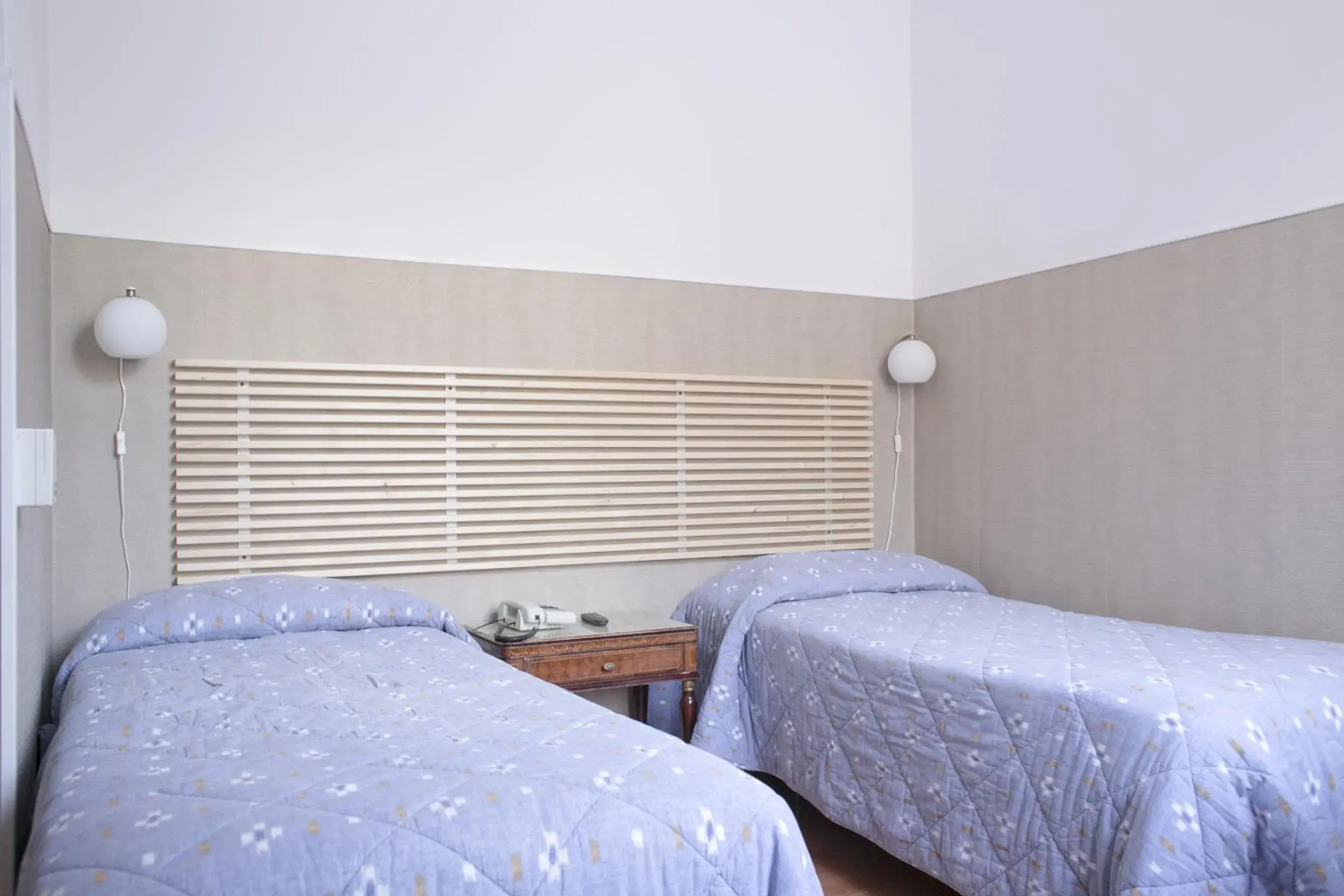 Twin Room with Shared Bathroom in Loggia Fiorentina Twin Room with Shared Bathroom in Loggia Fiorentina