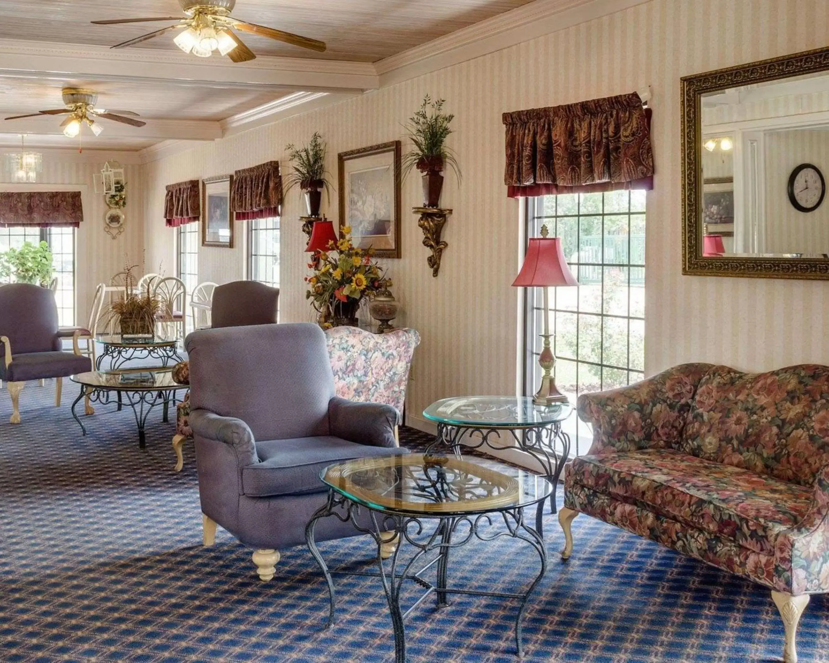 Lobby or reception, Seating Area in Econo Lodge Inn & Suites Philadelphia