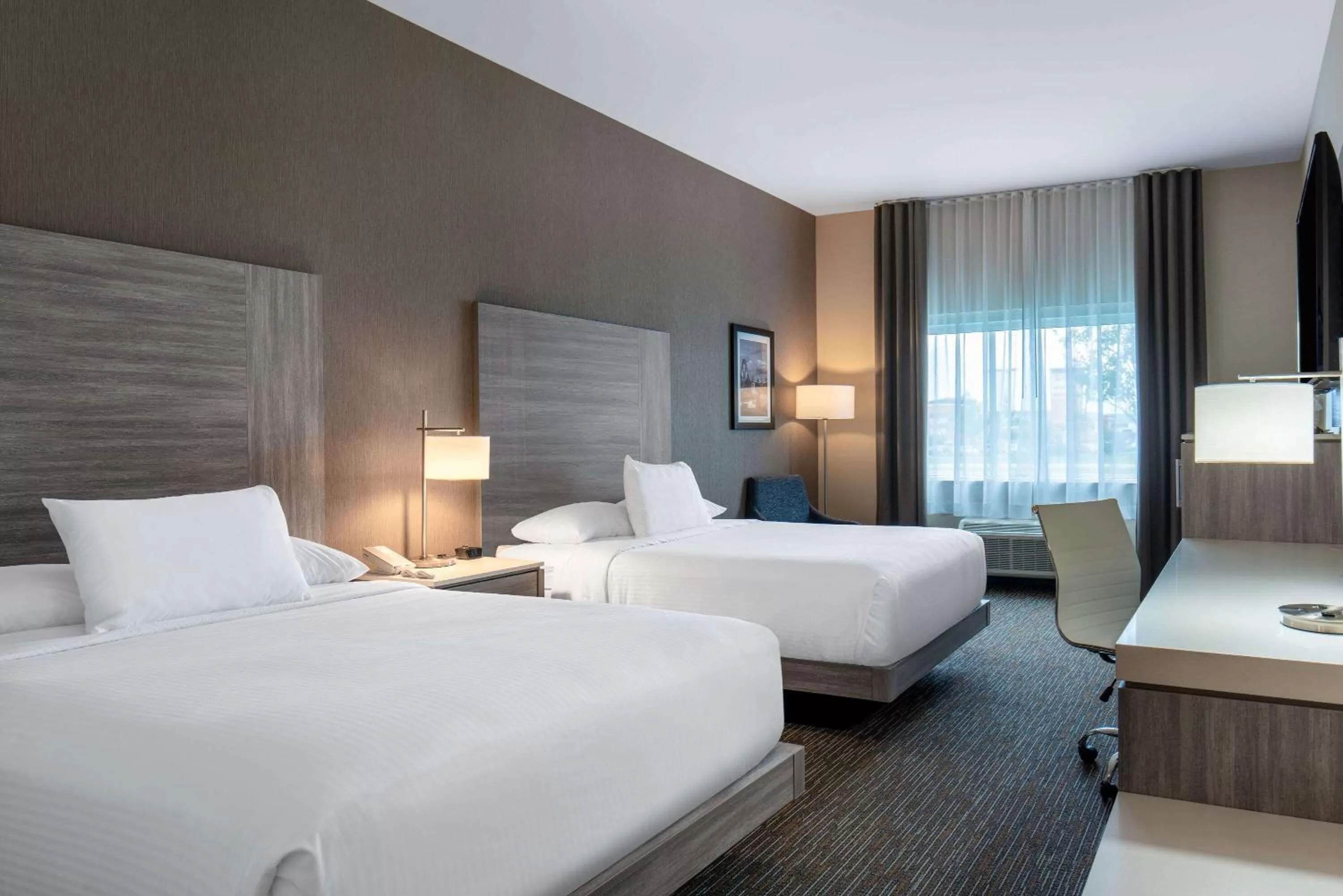 Photo of the whole room, Bed in Wingate by Wyndham Kanata West Ottawa