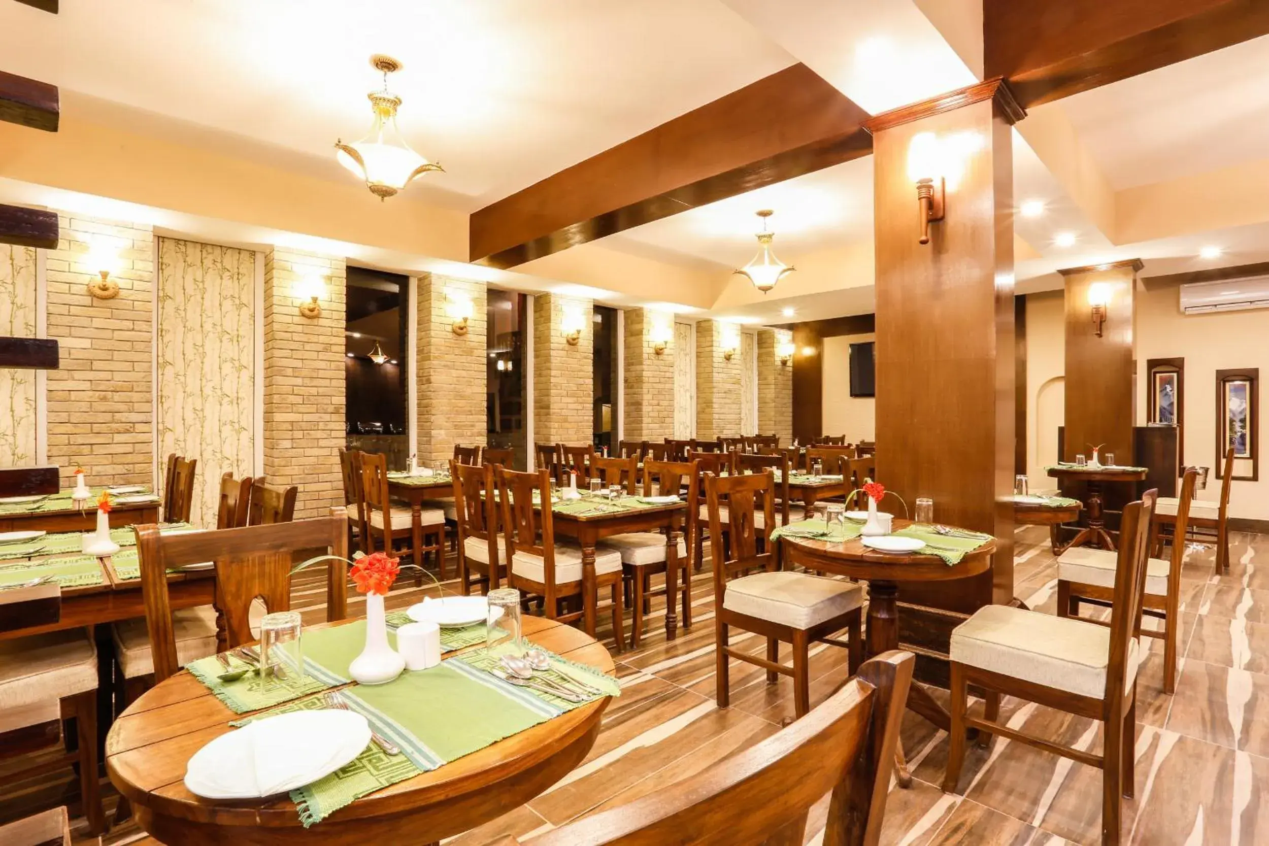 Restaurant/Places to Eat in Da Yatra Courtyard Hotel