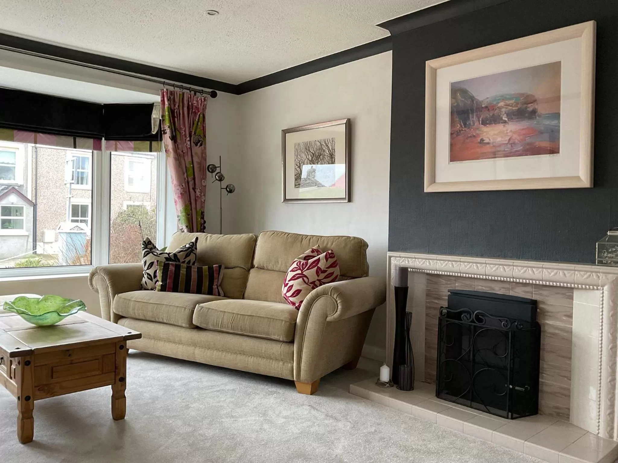 Living room in Ramsey House - Luxury Licensed B&B - Parking and Guest Lounge