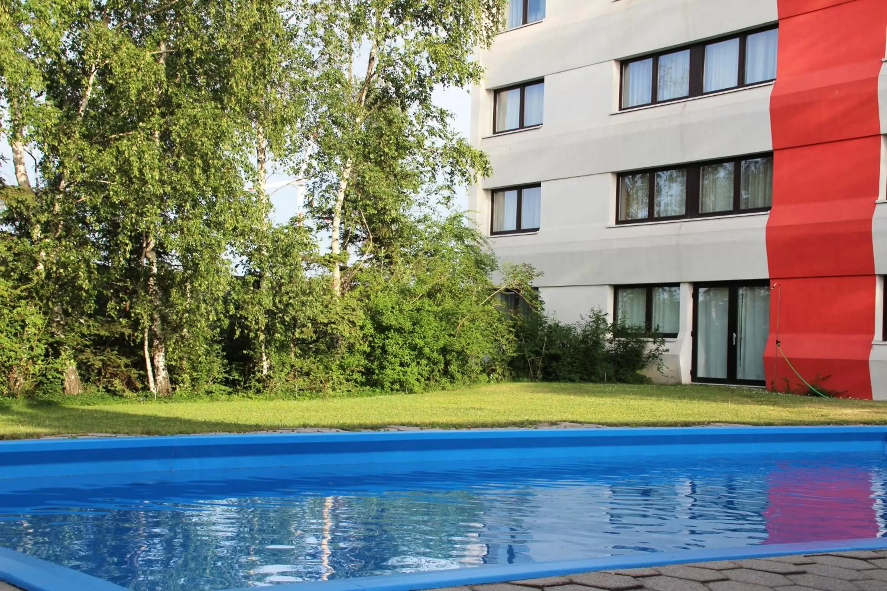 Garden, Swimming Pool in Best Western Smart Hotel