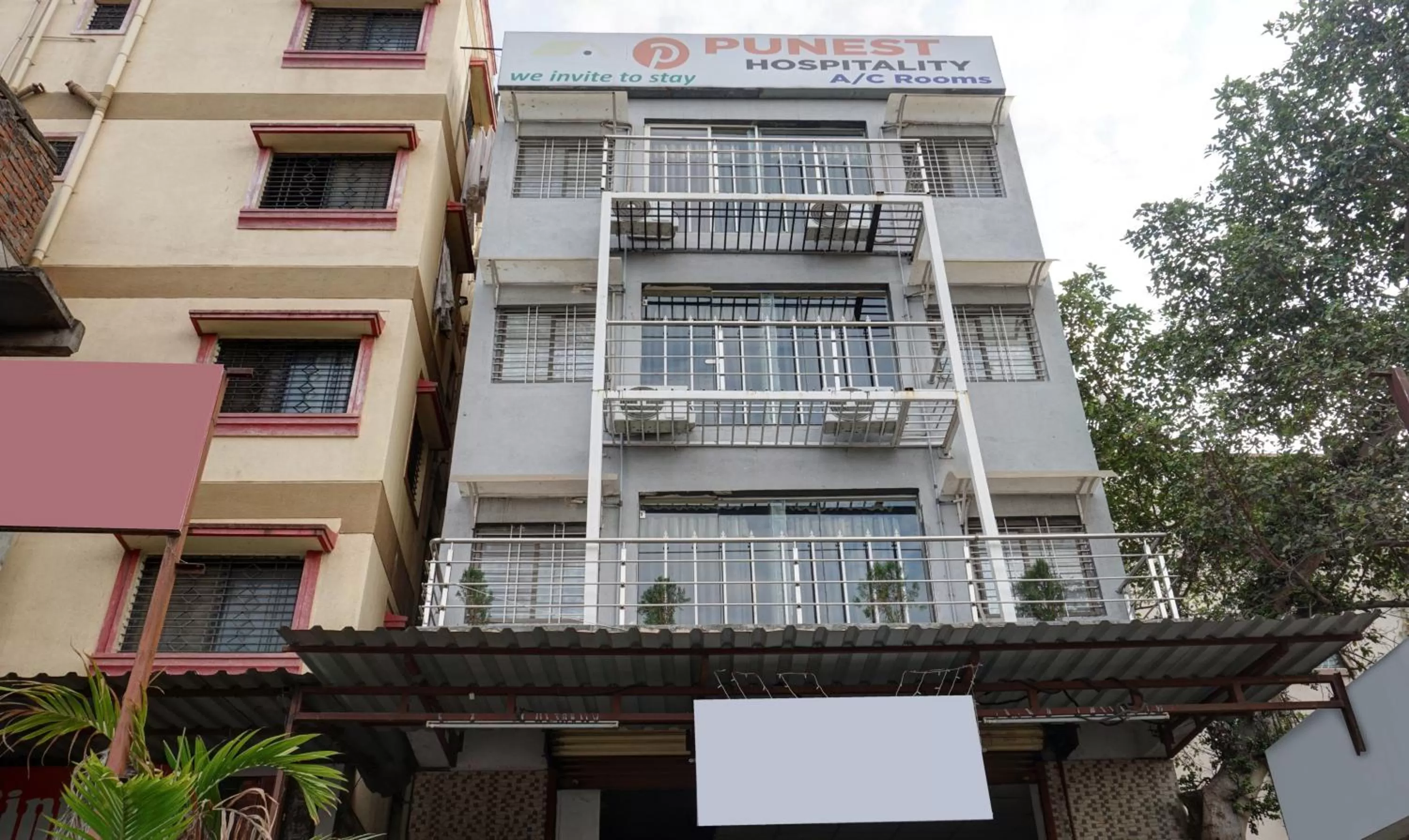 Facade/entrance, Property Building in Itsy By Treebo - Punest