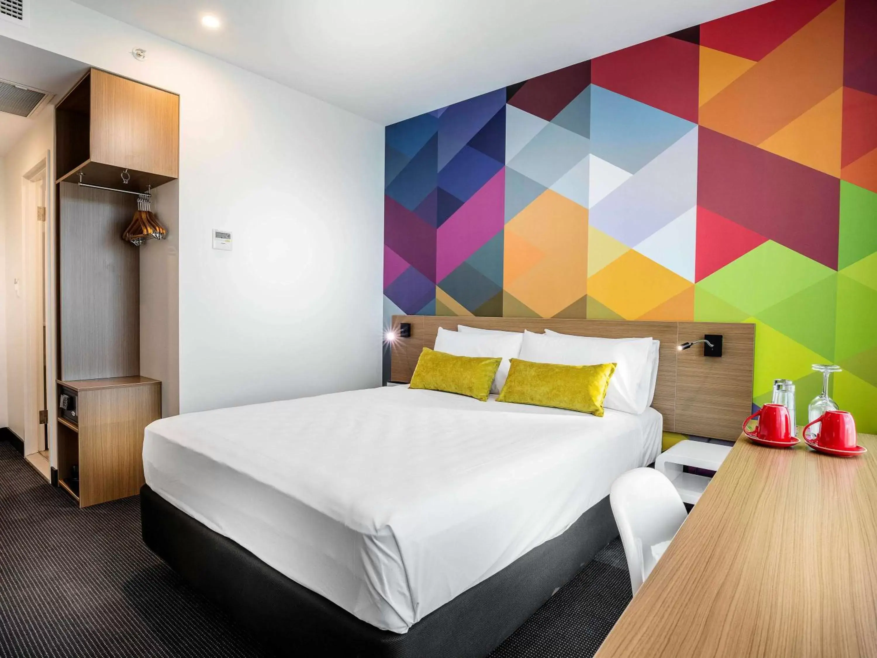 Photo of the whole room, Bed in ibis Styles Brisbane Elizabeth Street