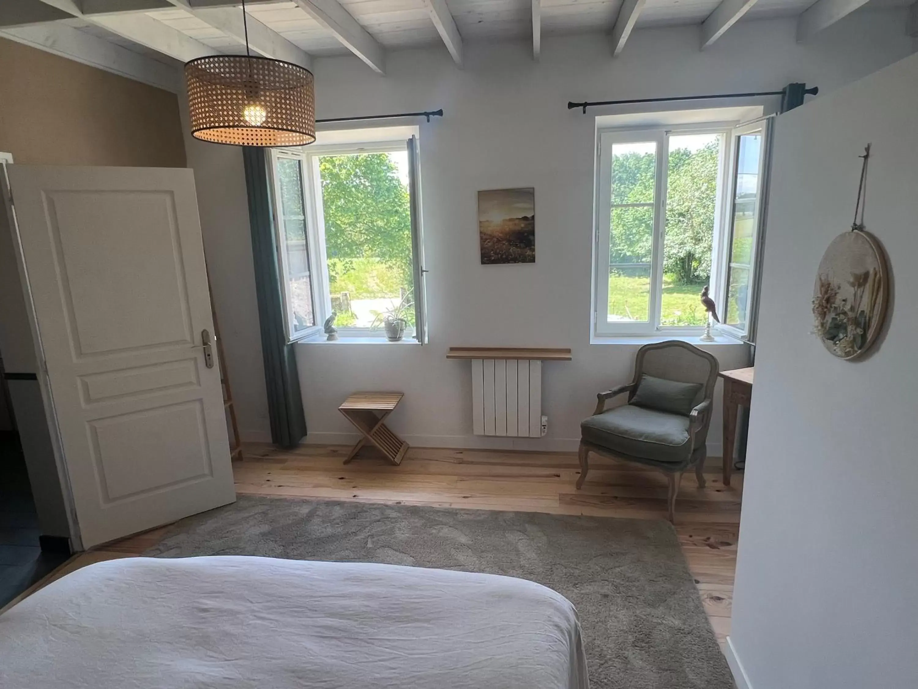 Bedroom, Seating Area in La Chaise Haute