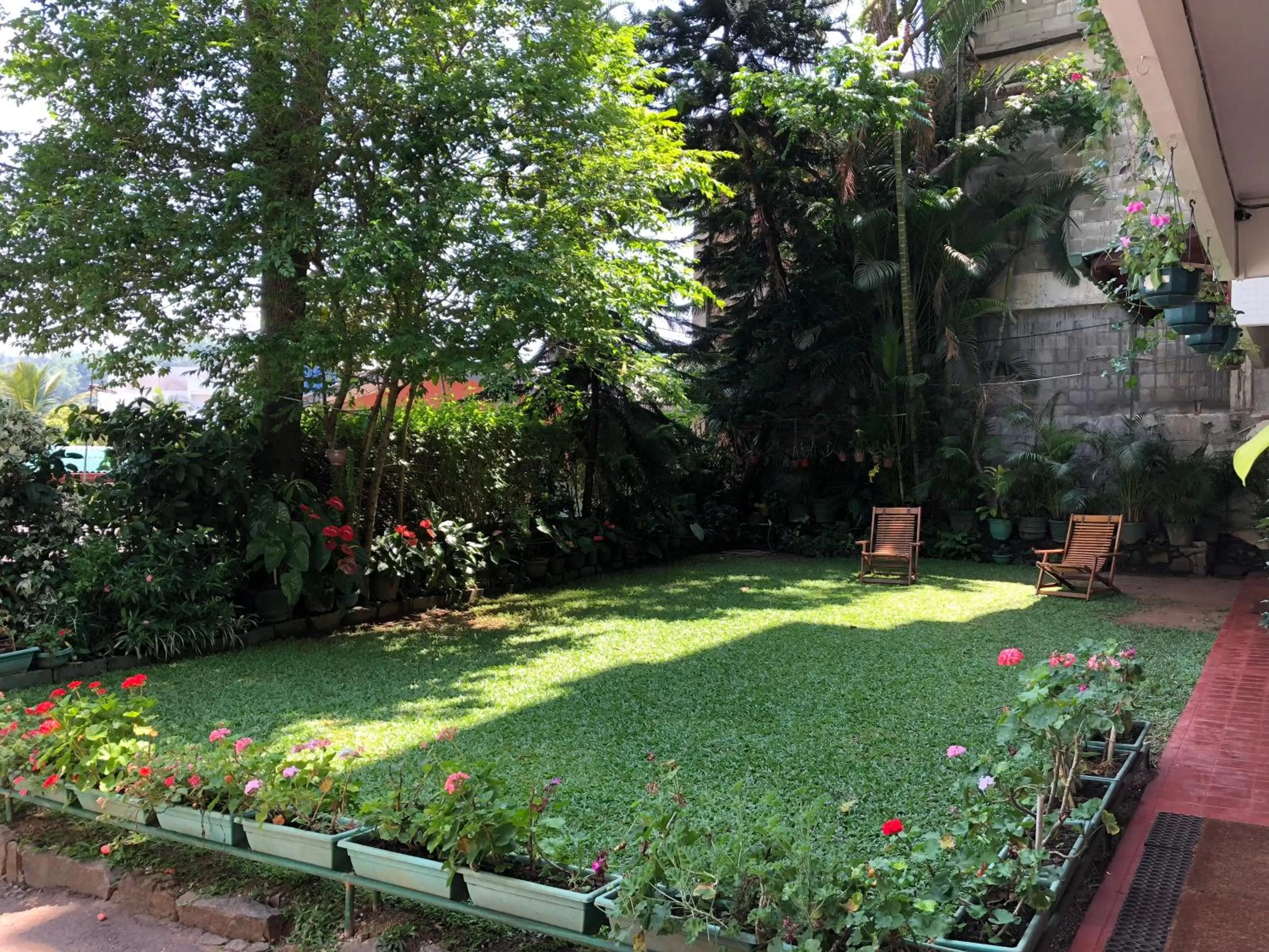Garden in Sharon Inn
