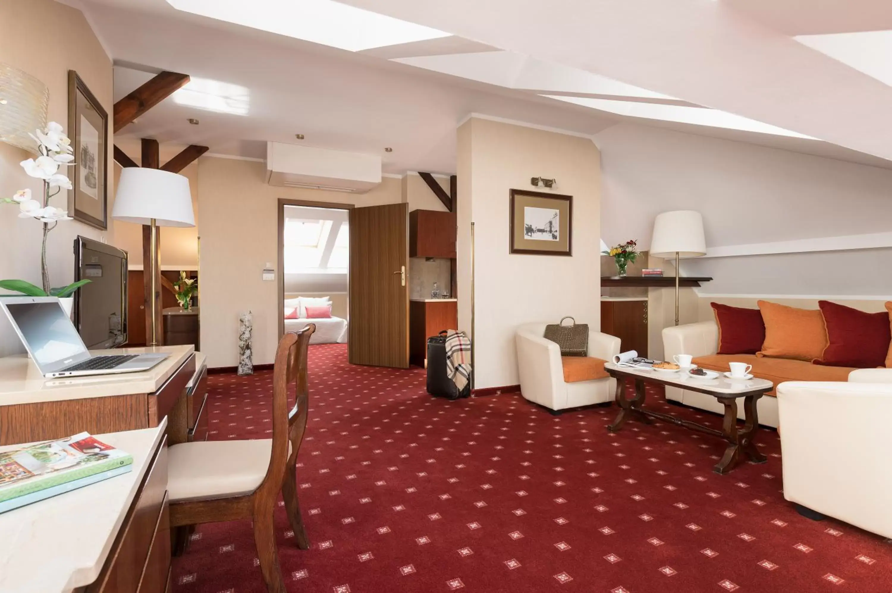 Deluxe Apartment in Booking Hotel Crown Piast & Spa