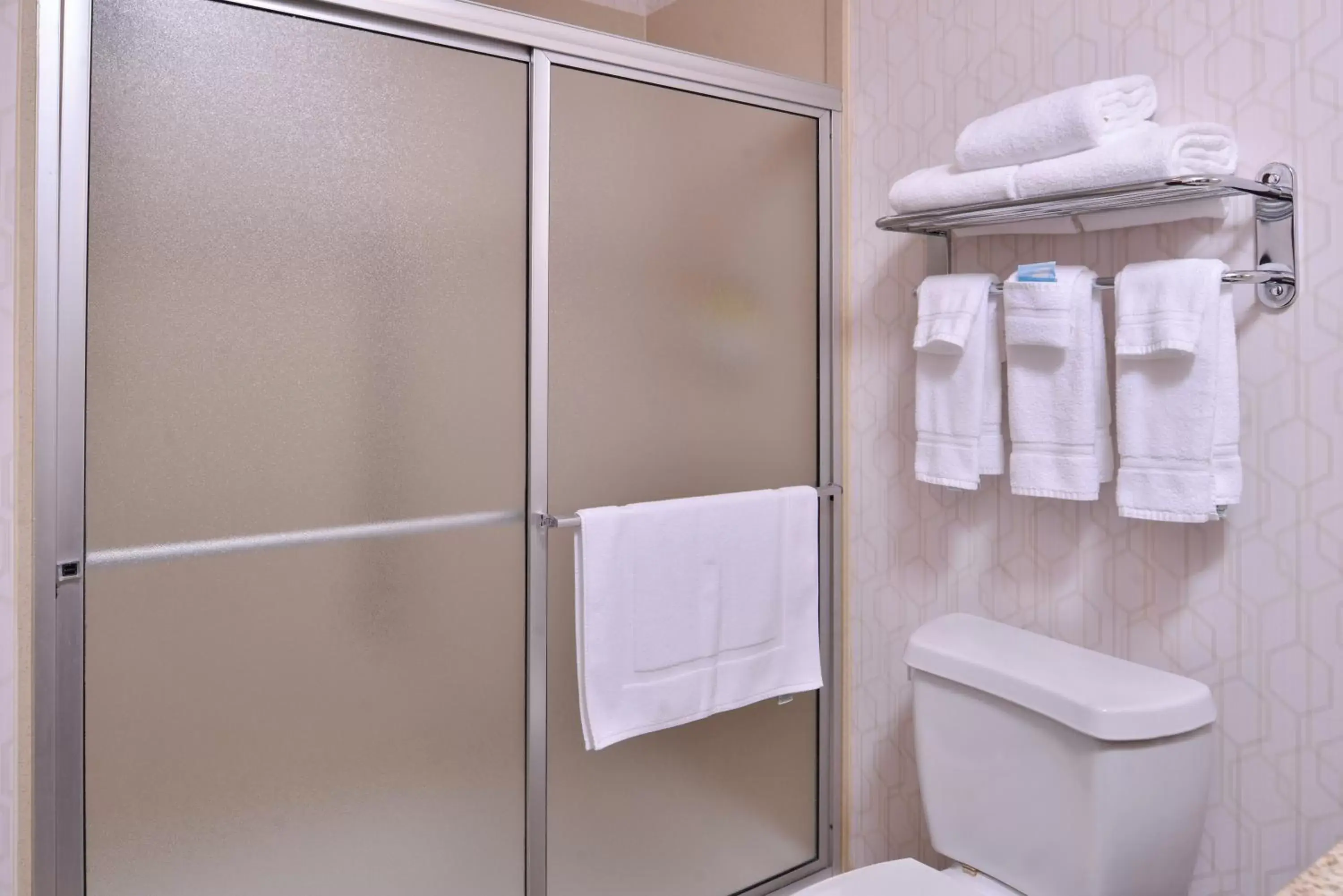 Standard Room in Holiday Inn Express & Suites Pittsburg by IHG Standard Room in Holiday Inn Express & Suites Pittsburg by IHG