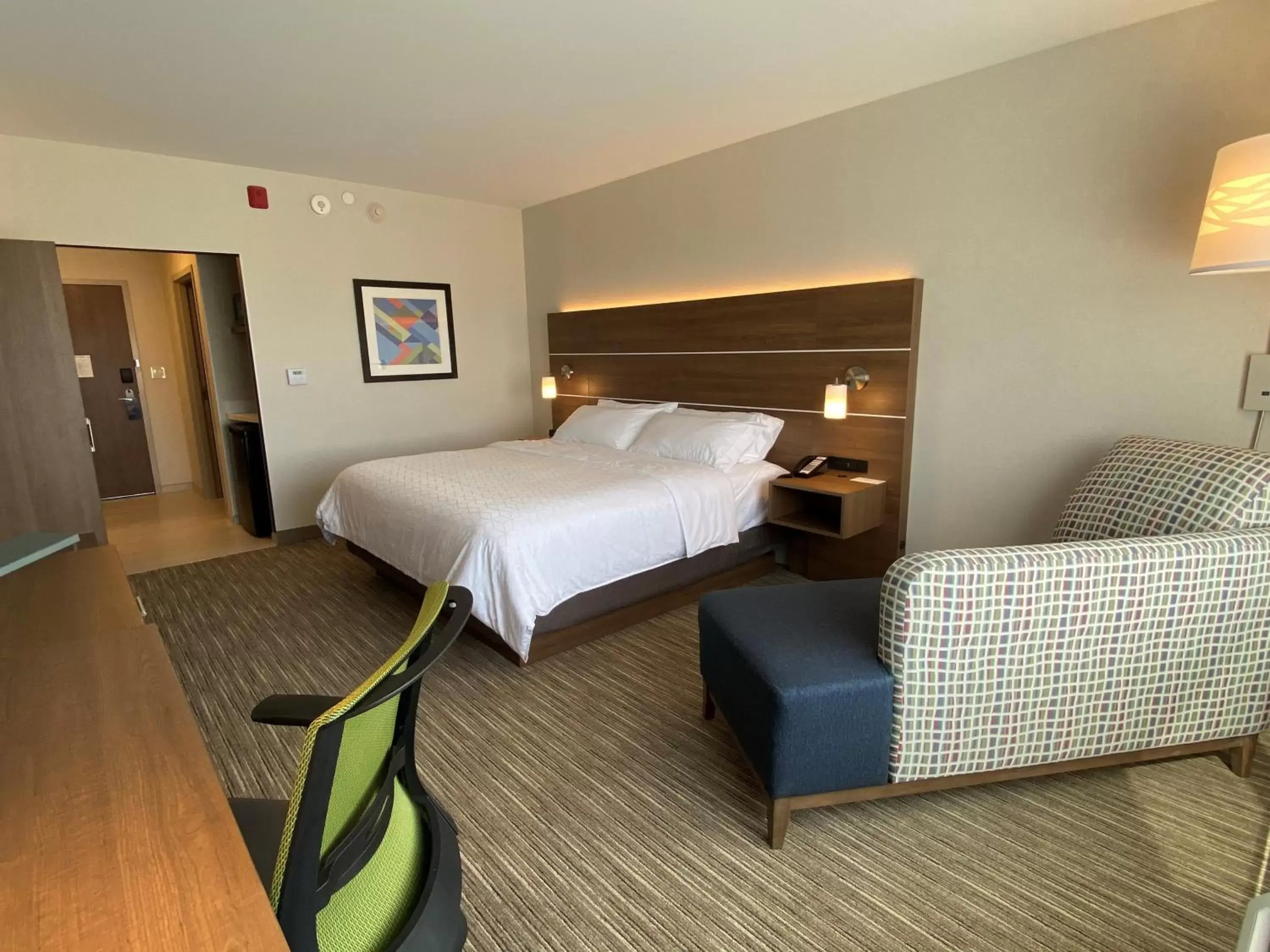 Photo of the whole room, Bed in Holiday Inn Express & Suites - Aurora, an IHG Hotel