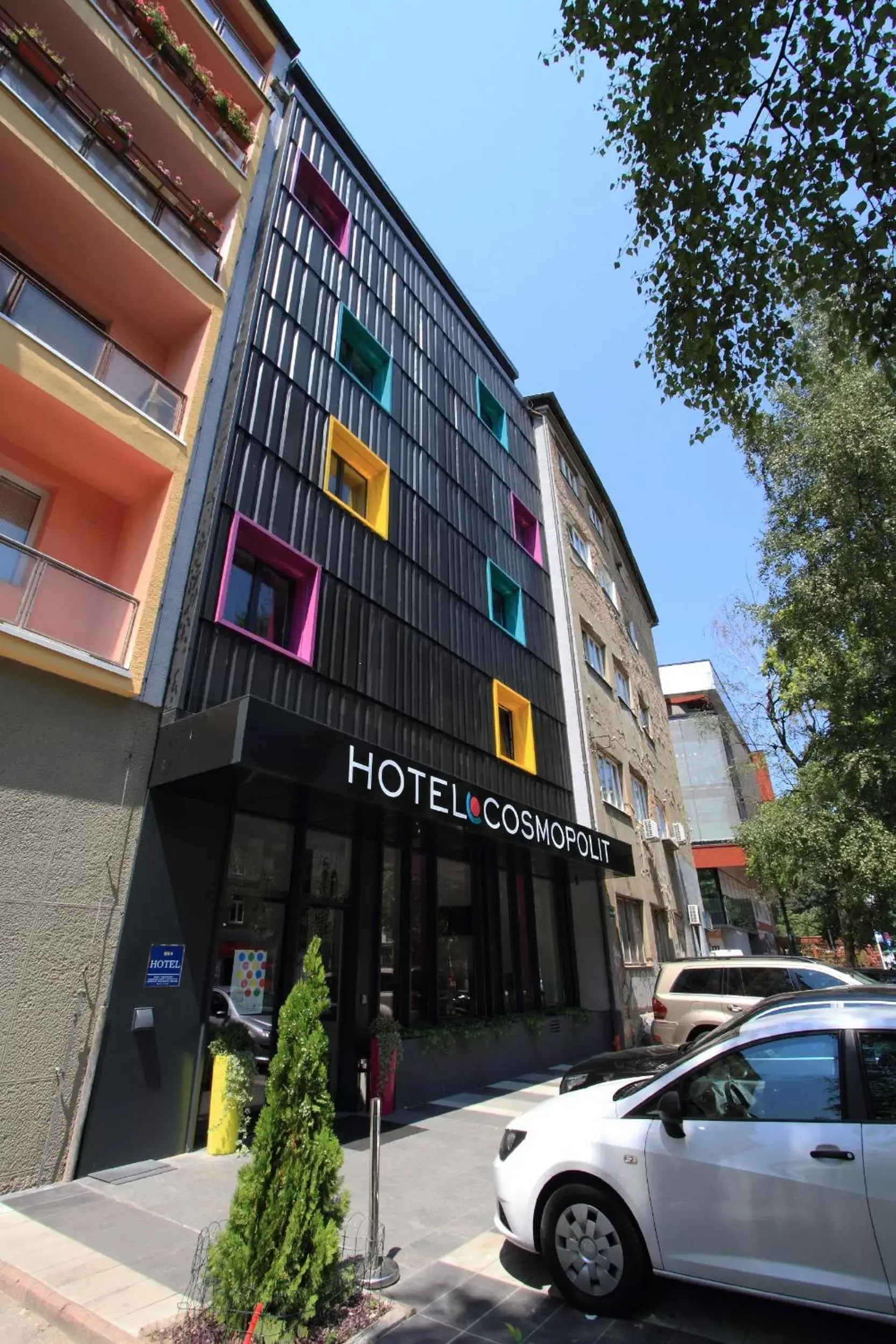 Facade/entrance in Hotel Cosmopolit Facade/entrance in Hotel Cosmopolit