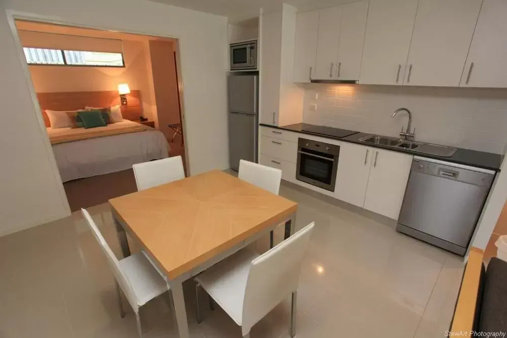 Kitchen or kitchenette, Kitchen/Kitchenette in Ramada by Wyndham Hervey Bay