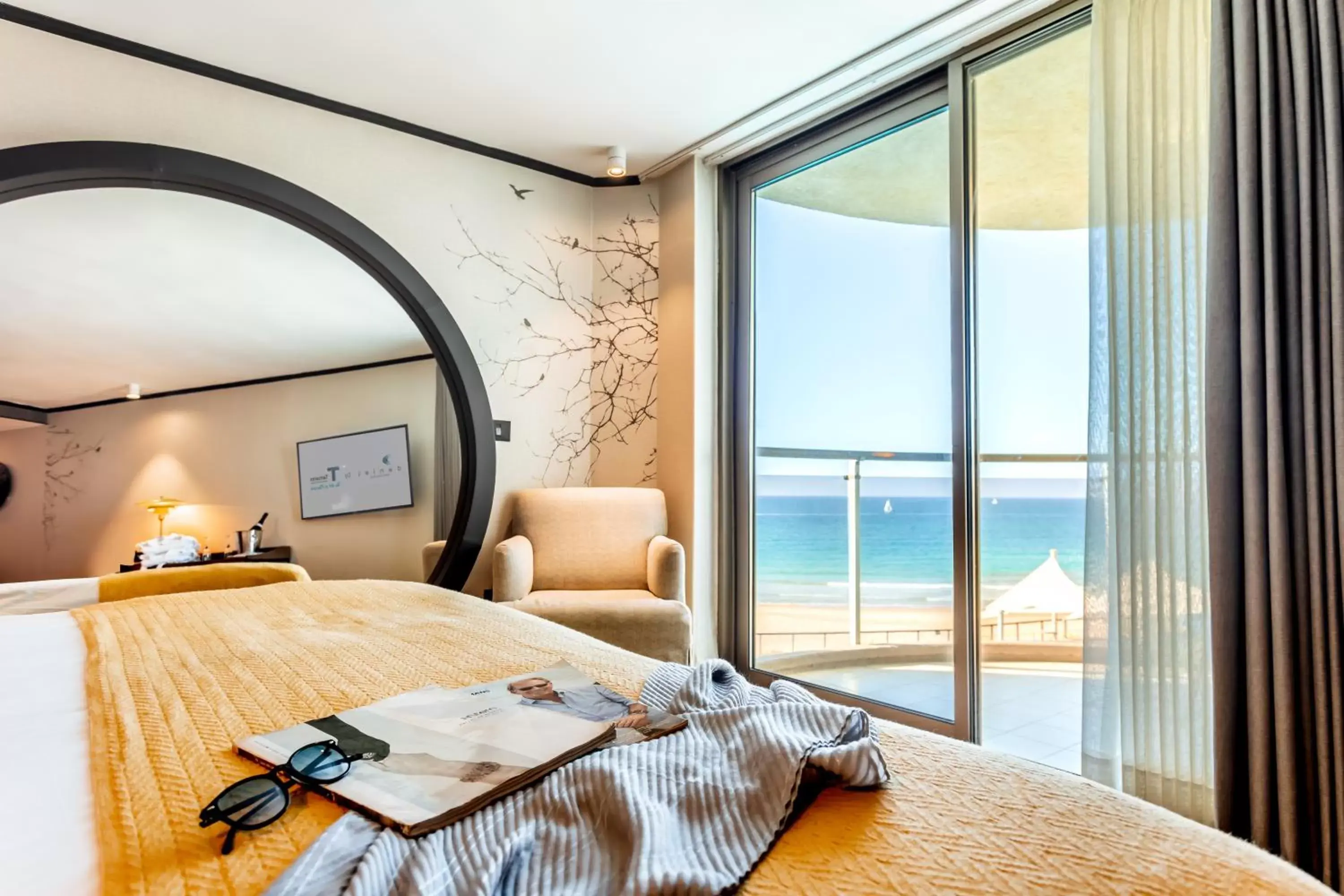 TV and multimedia, Bed in Daniel Herzliya Hotel TV and multimedia, Bed in Daniel Herzliya Hotel