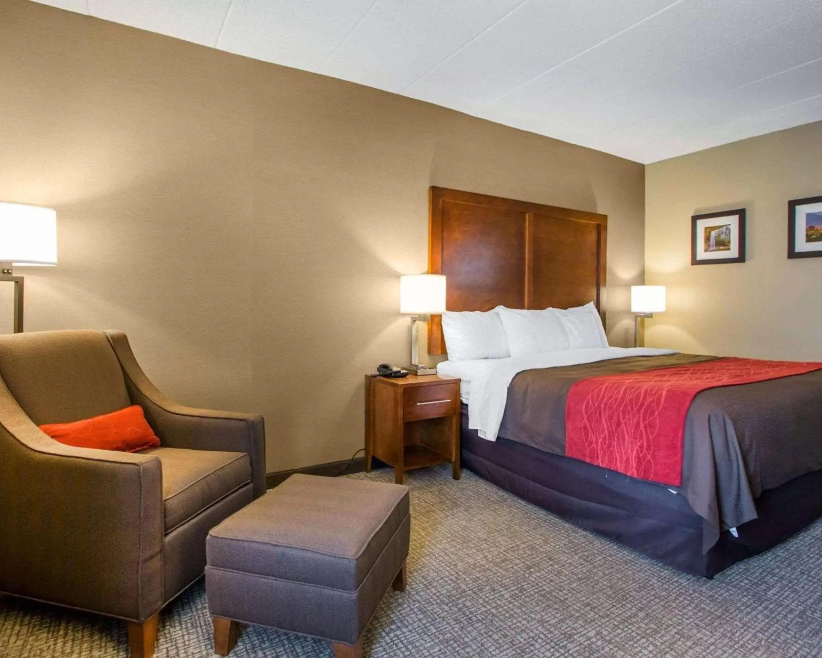 Photo of the whole room, Bed in Comfort Inn Dayton - Huber Heights