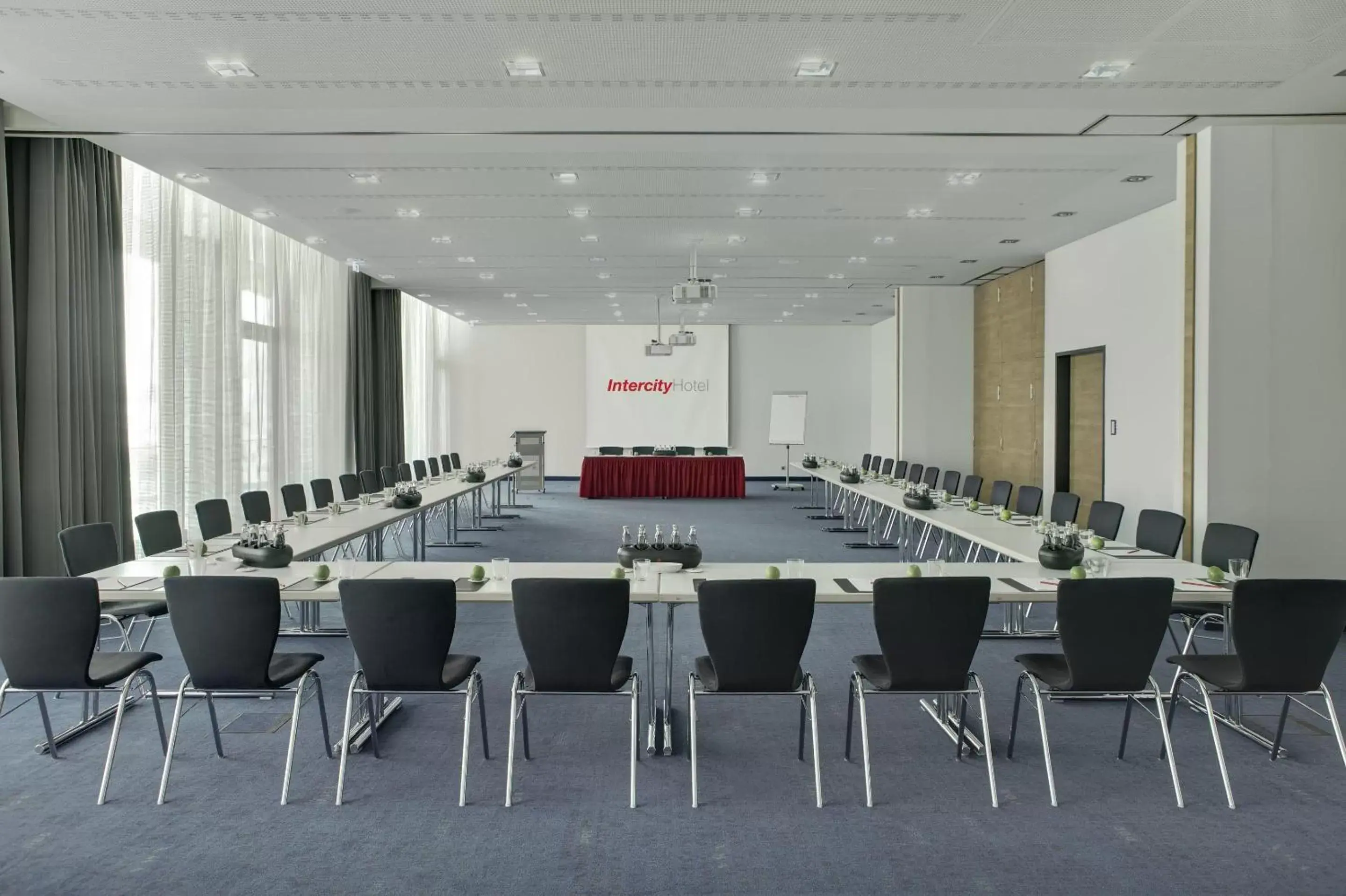 Meeting/conference room in IntercityHotel Berlin Hauptbahnhof