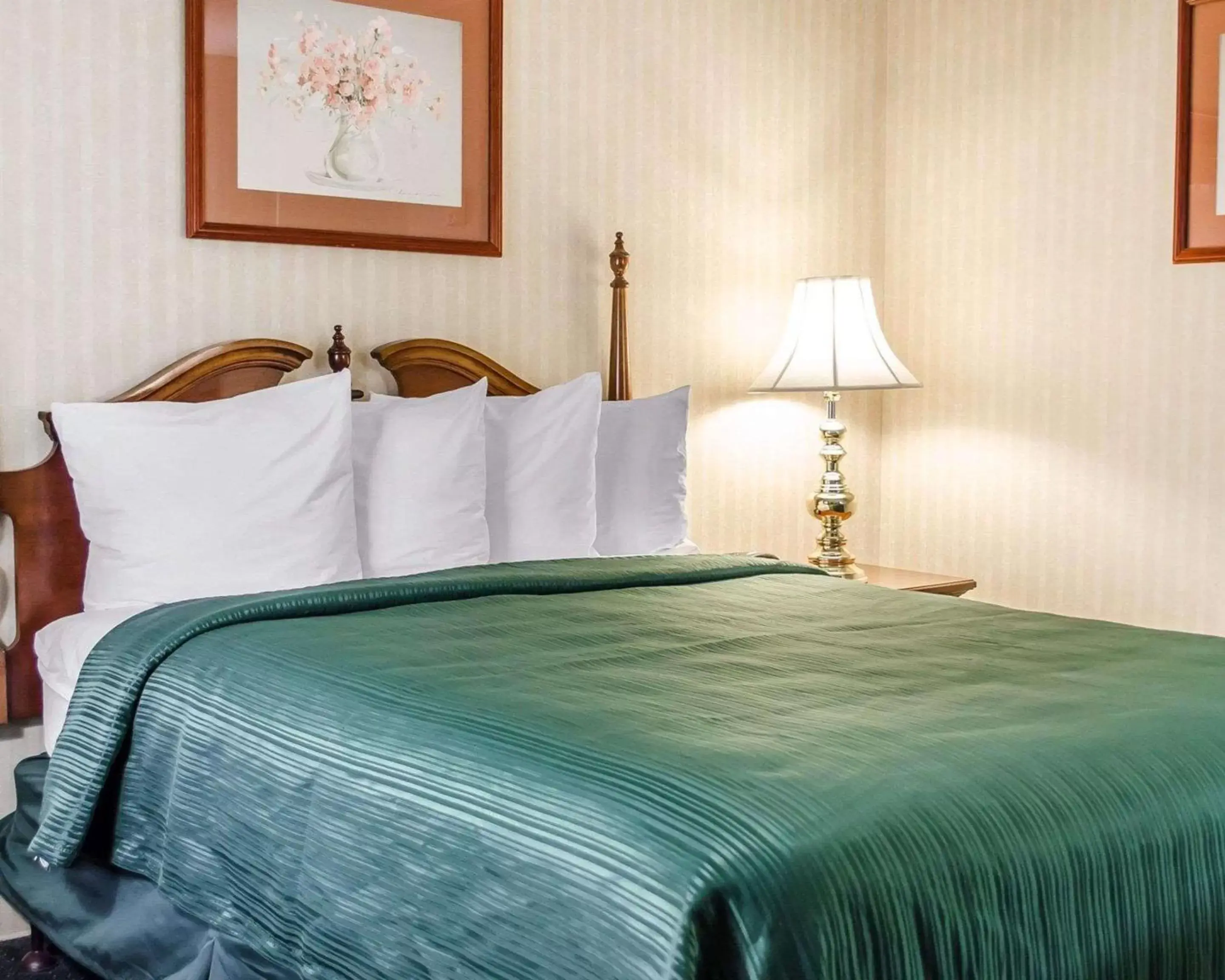 Photo of the whole room, Bed in Quality Inn Gettysburg Battlefield