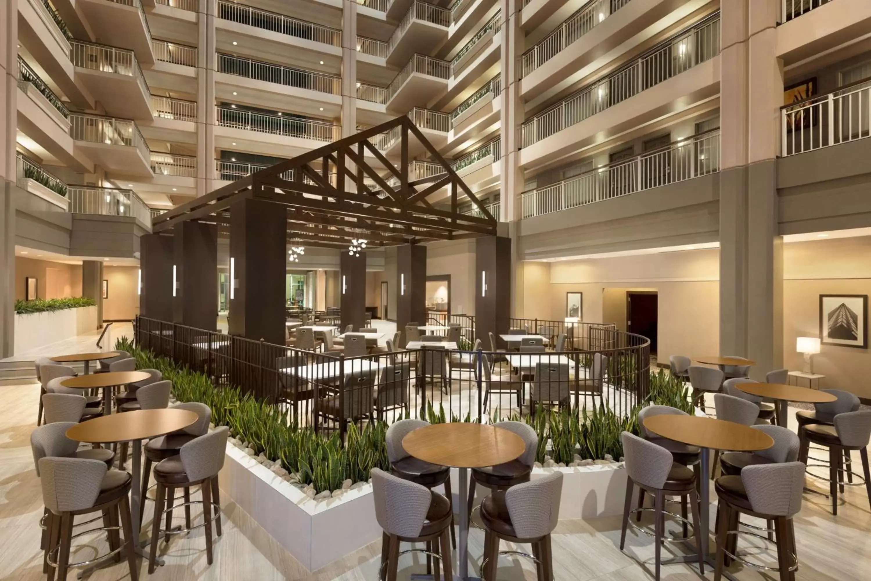 Lobby or reception, Restaurant/Places to Eat in Embassy Suites by Hilton Chicago Lombard
