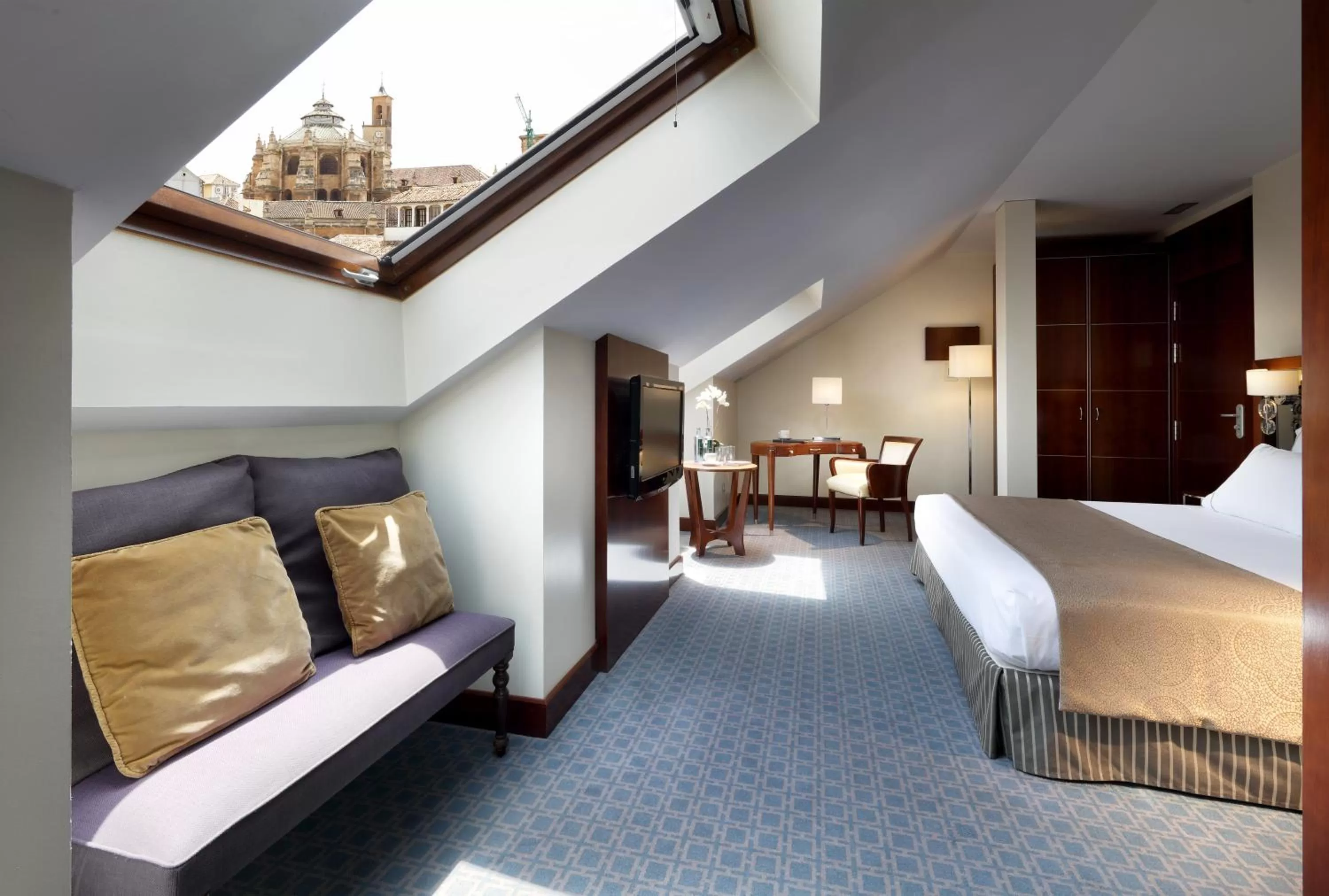 Bed in Eurostars Gran Via