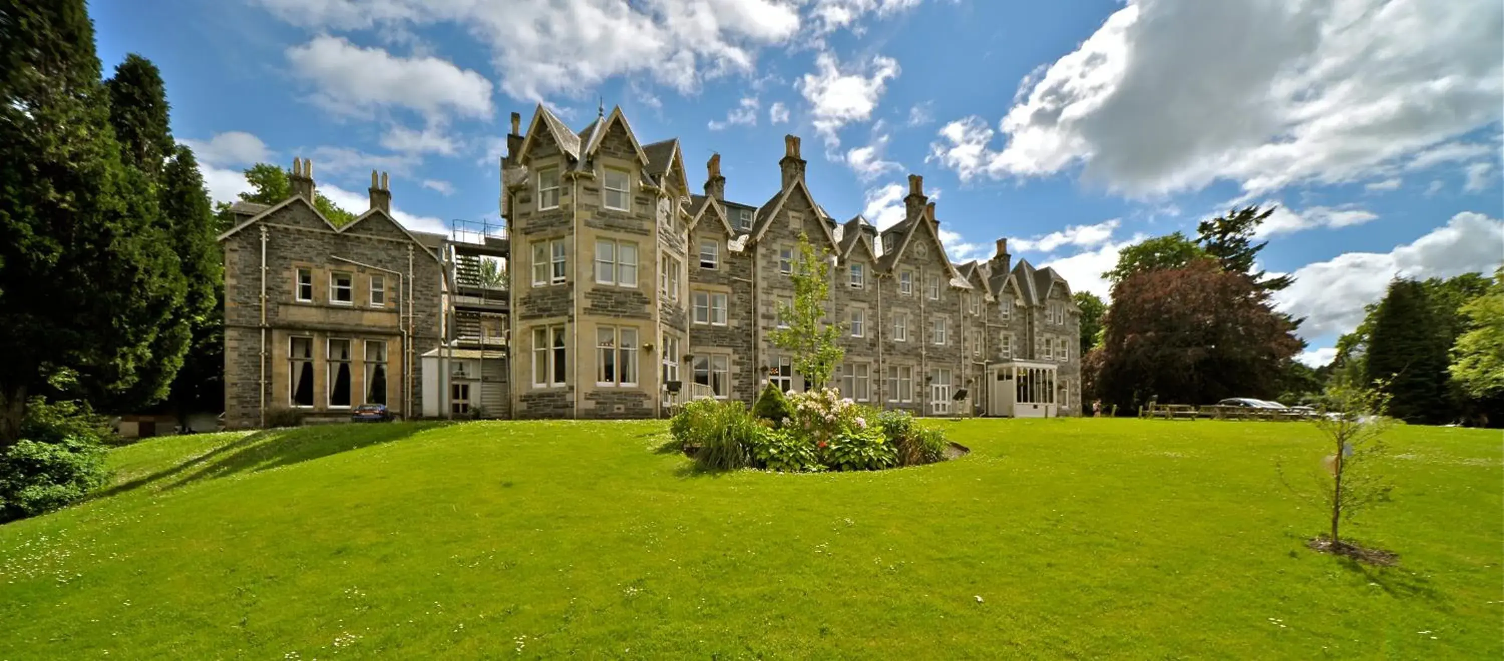 Facade/entrance, Property Building in Ben Wyvis Hotel