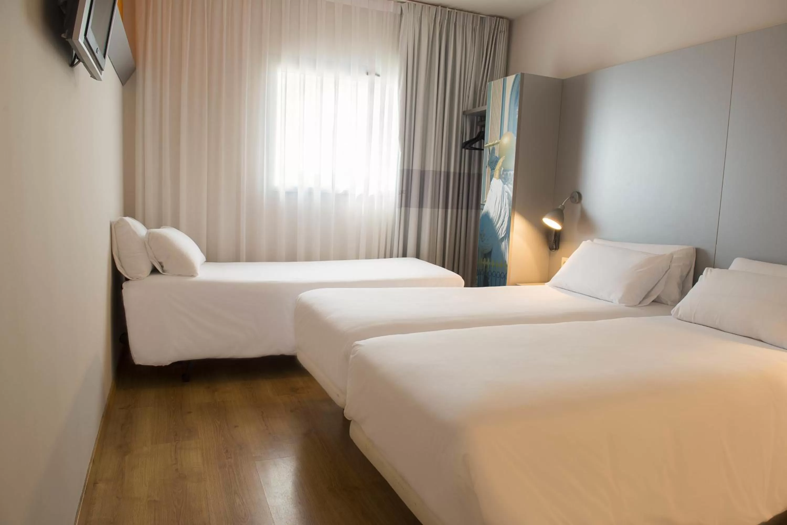 Double Room with Extra Bed (3 Adults) in B&B HOTEL Figueres