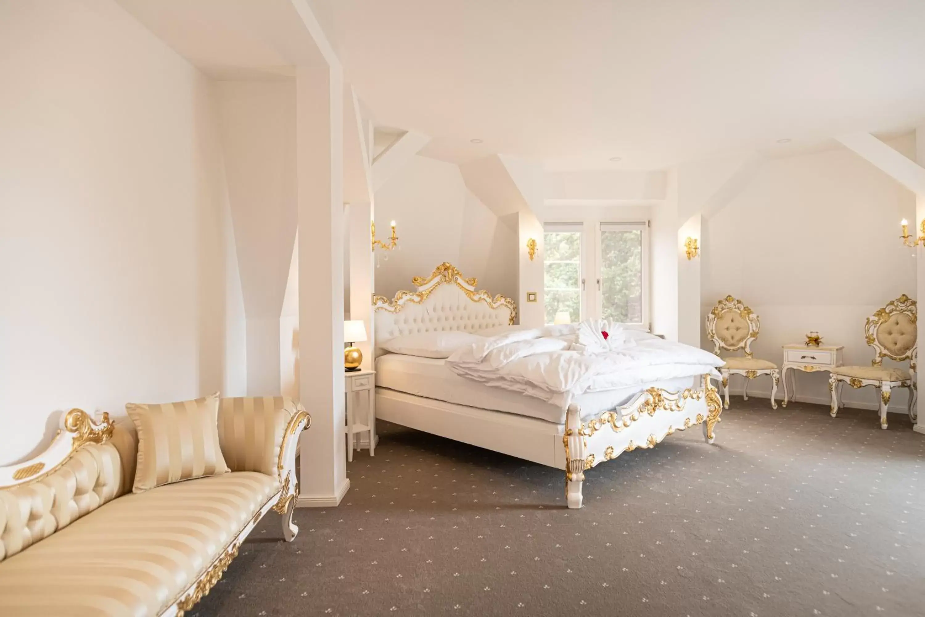 Photo of the whole room, Bed in Schloss Breitenfeld Hotel & Tagung