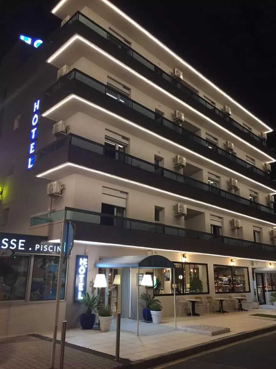 Facade/entrance, Property Building in Le Galion Hotel et Restaurant Canet Plage - Logis