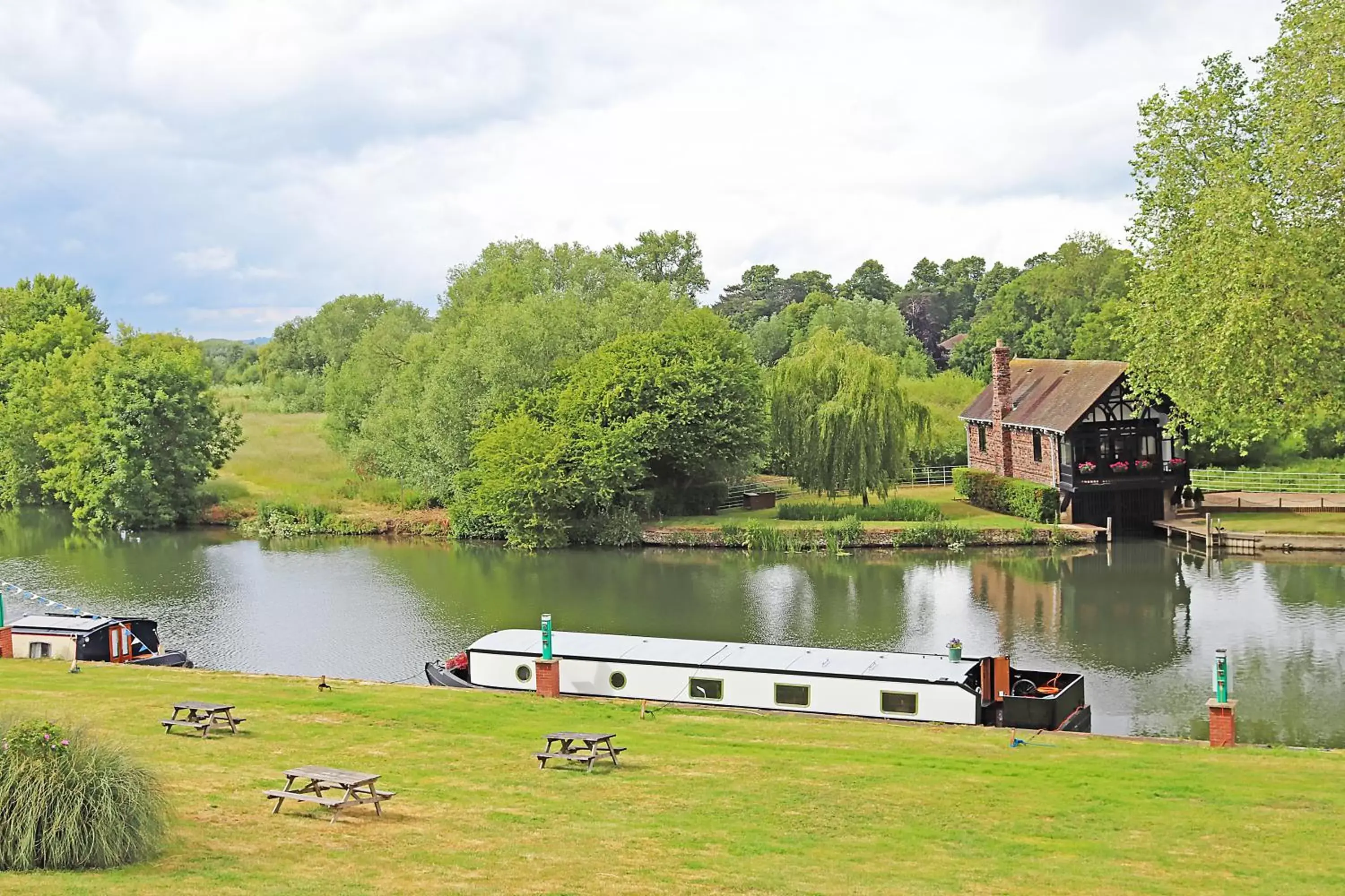 Restaurant/places to eat in Shillingford Bridge Hotel