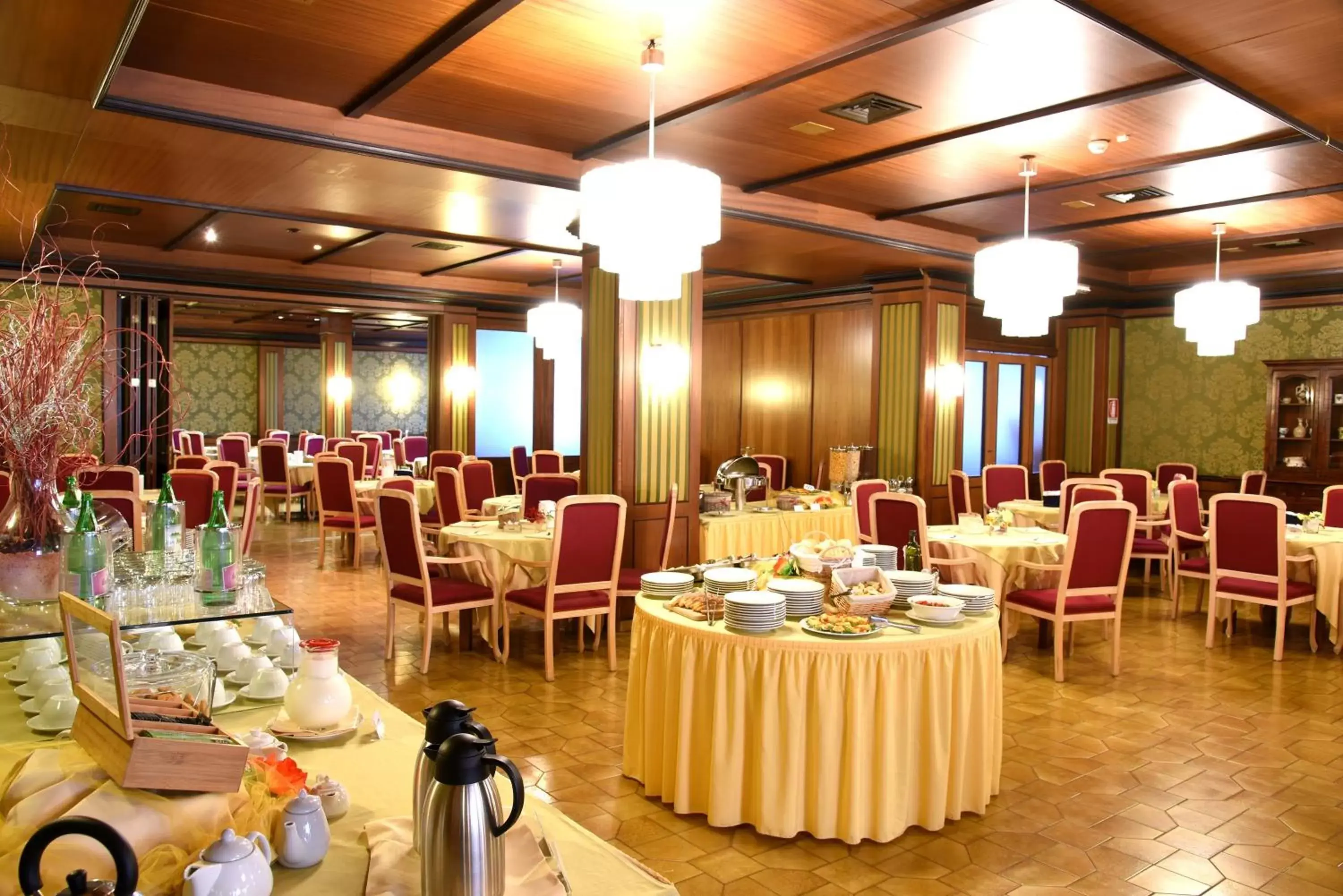 Buffet breakfast, Banquet Facilities in Hotel Delle Palme