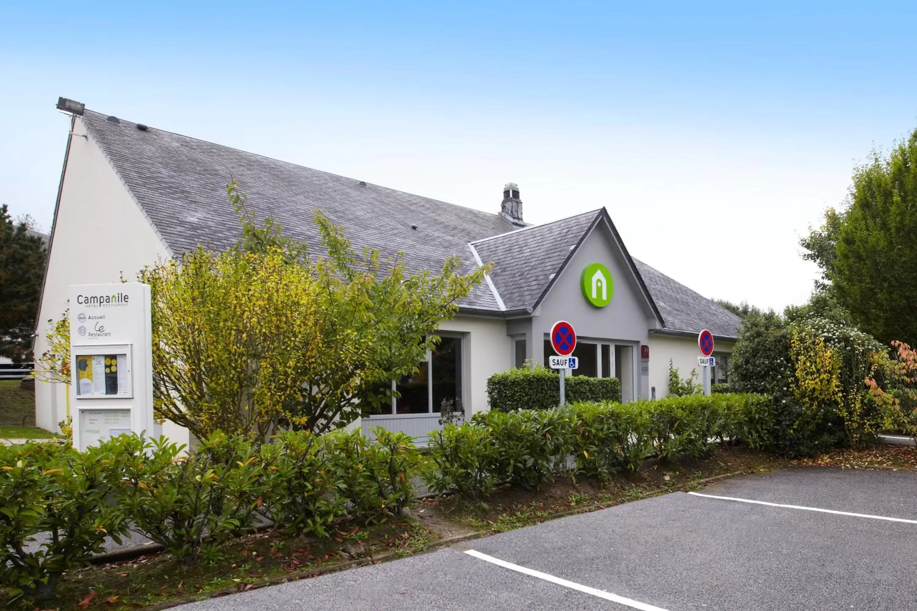 Facade/entrance in Campanile Le Havre Nord - Montivilliers Facade/entrance in Campanile Le Havre Nord - Montivilliers